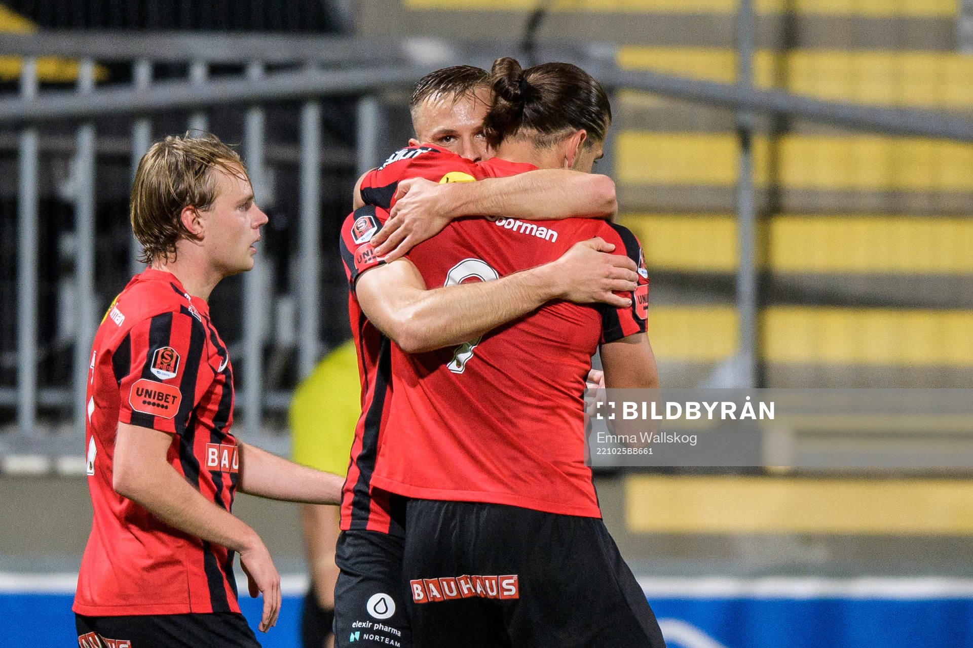 Brommapojkarnas Nikola Vasic jublar