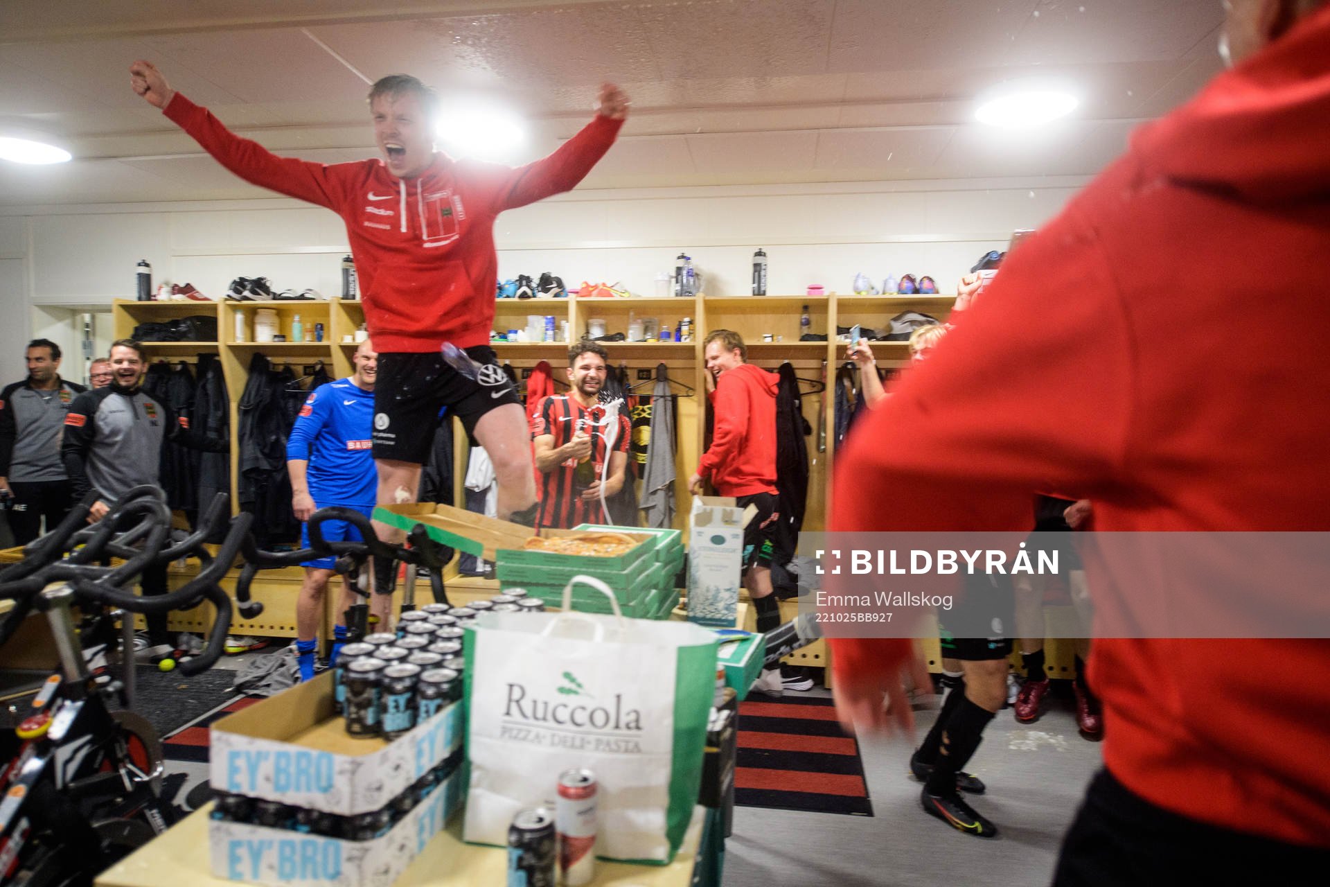 Brommapojkarnas Gustav Sandberg Magnusson jublar