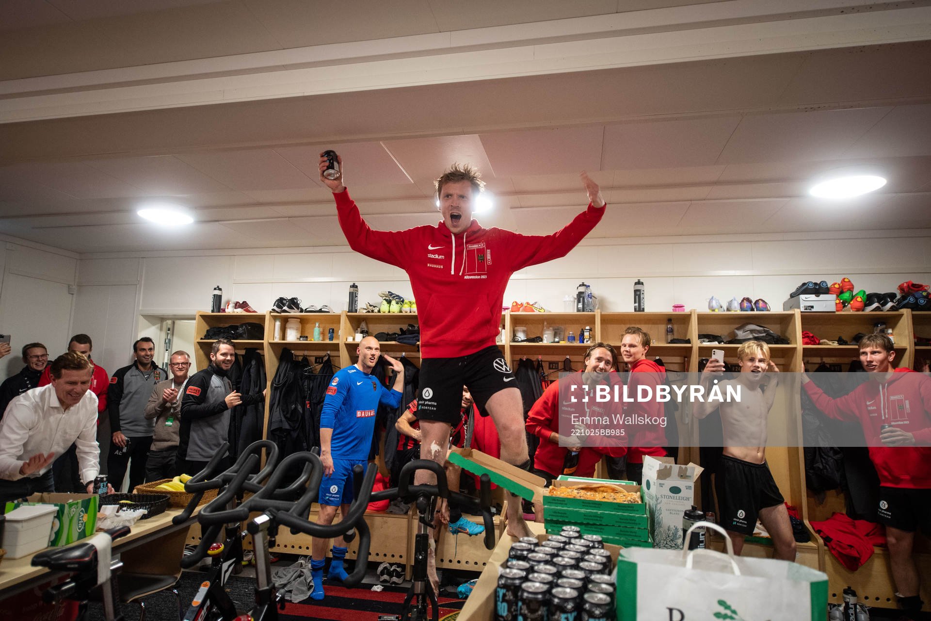 Brommapojkarnas Gustav Sandberg Magnusson jublar