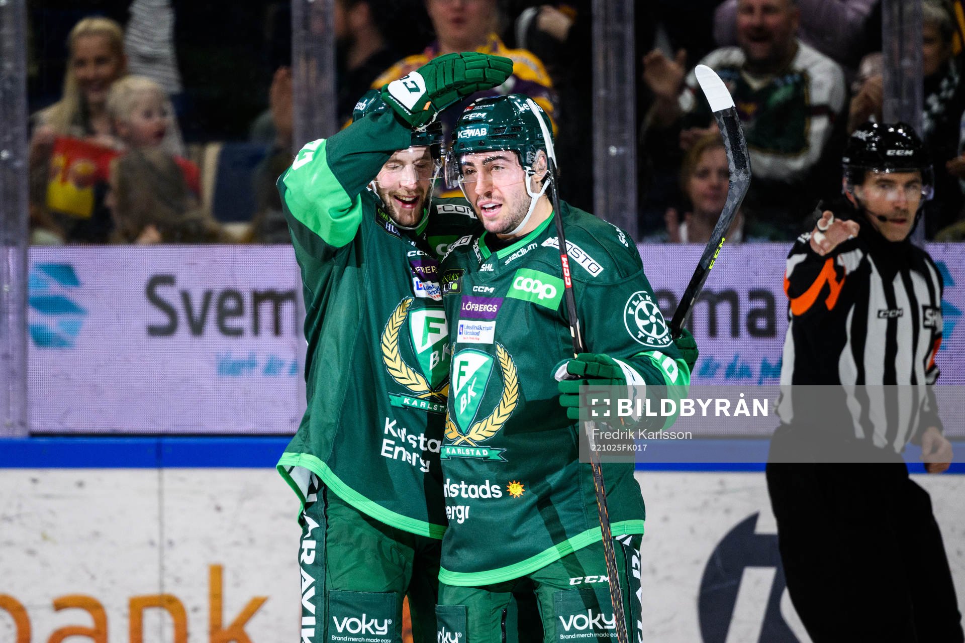 Färjestads Per Åslund och Remi Elie jublar