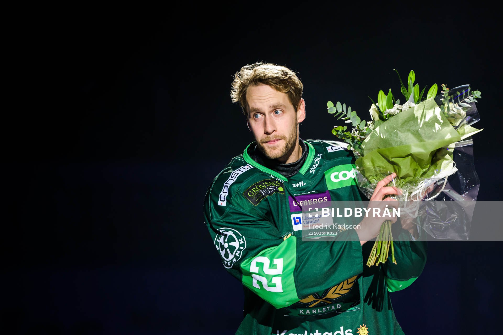 Färjestads Per Åslund får blommor för rekord i antal