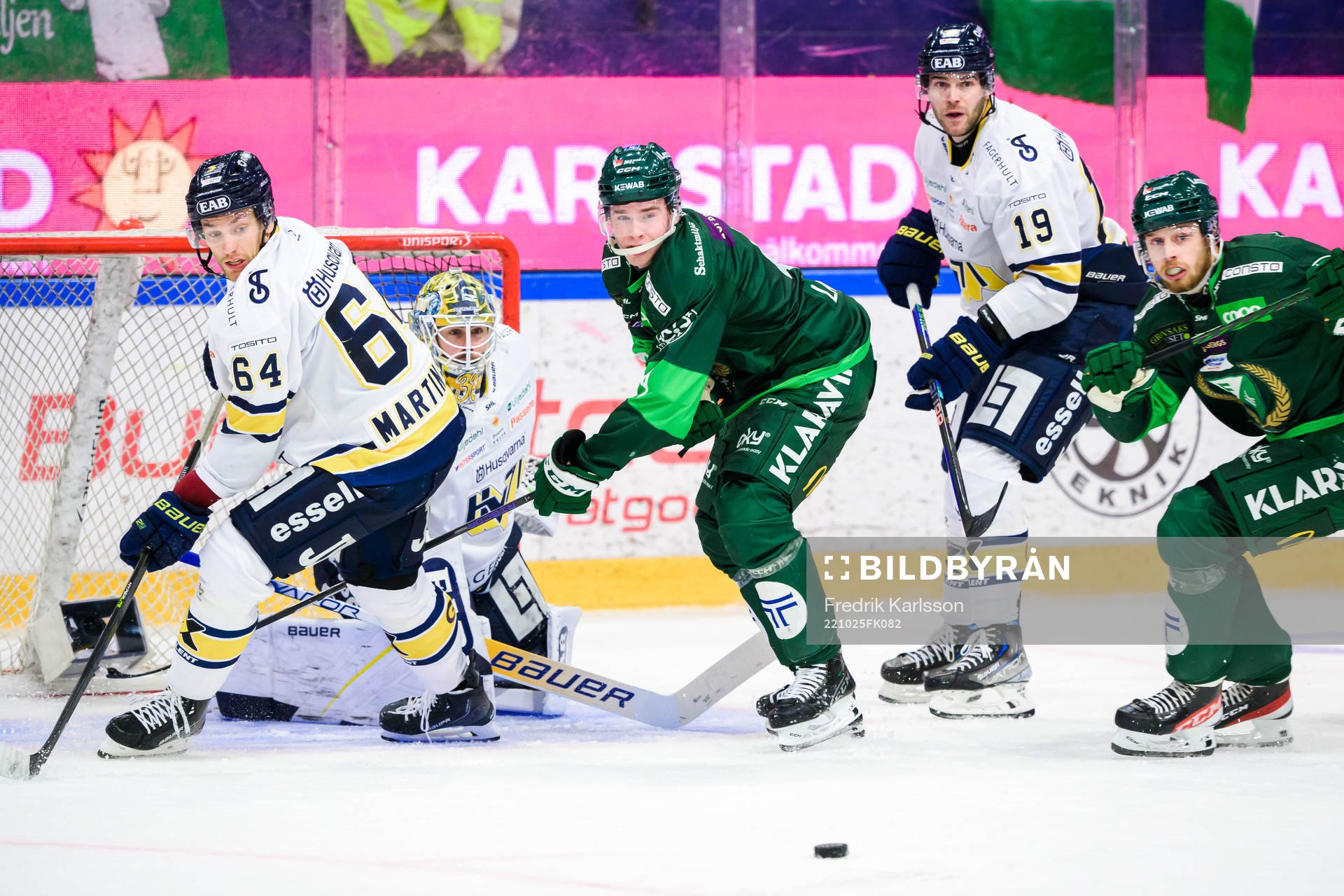 HV71s Eric Martinsson och målvakt Joni Ortio och Sam