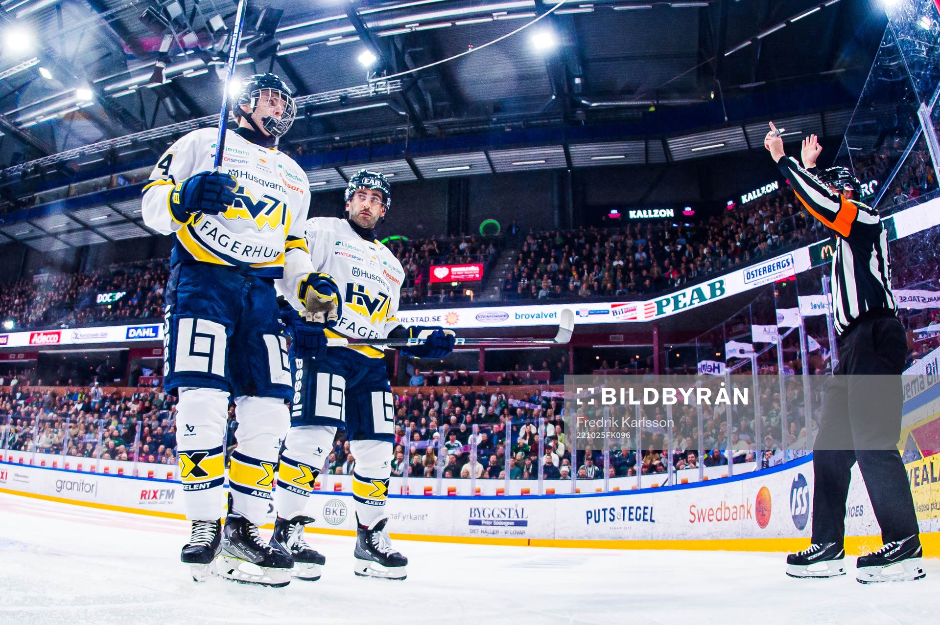 HV71s Oscar Fisker Molgaard och Joseph Laleggia