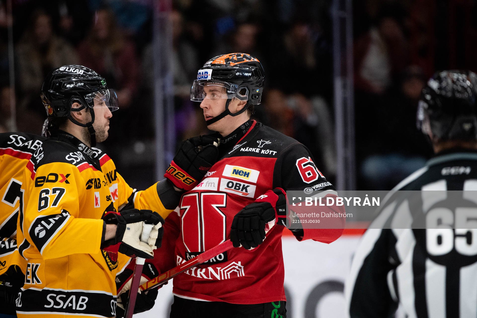 Luleås Konstantin Komarek och Örebros Robert Leino,