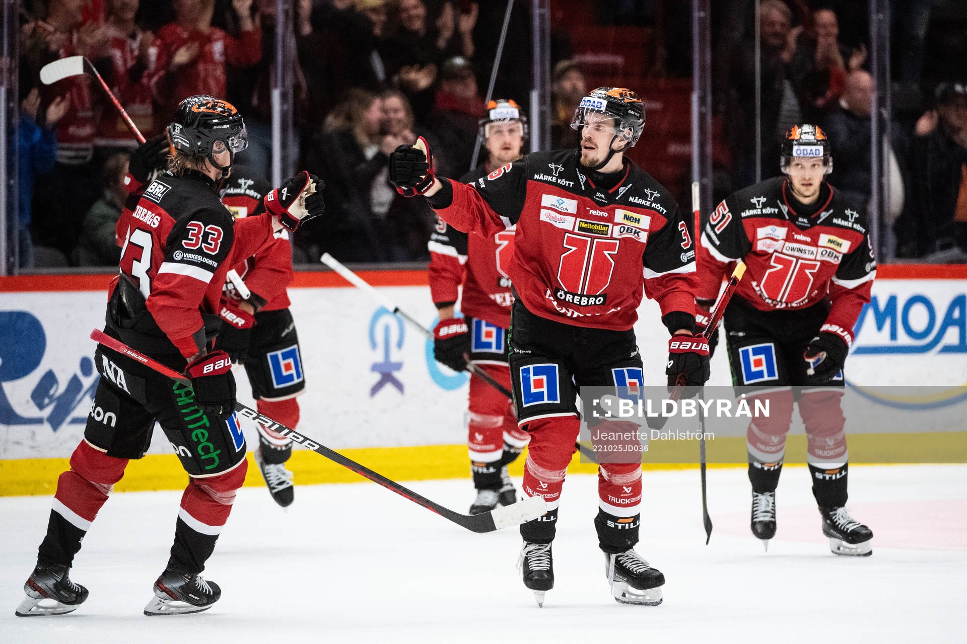 Örebros Emil Larsson jublar
