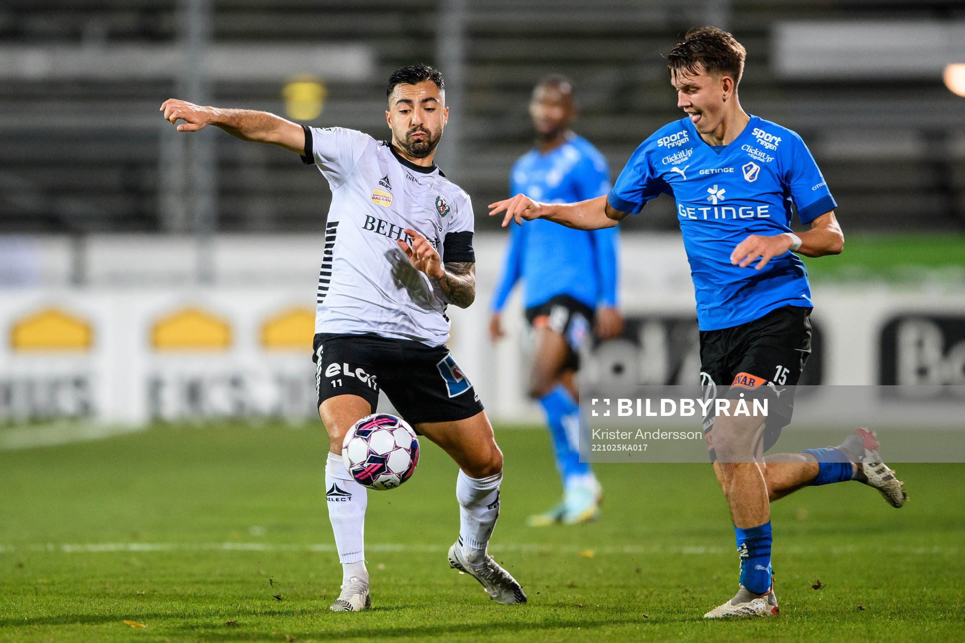 Örebros Jiloan Hamad och Halmstads Kazper Karlsson