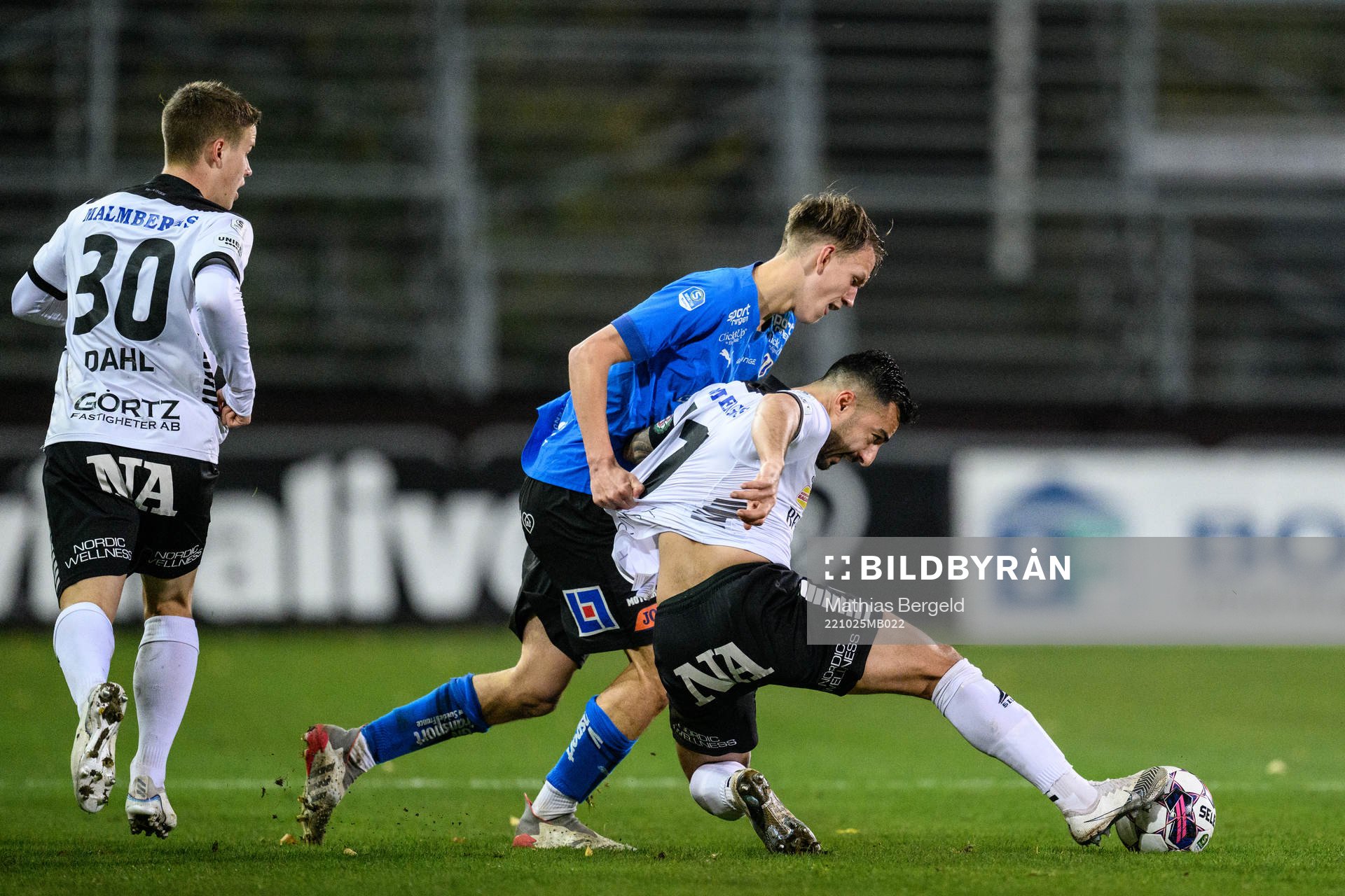 Halmstads Kazper Karlsson och Örebros Jiloan Hamad