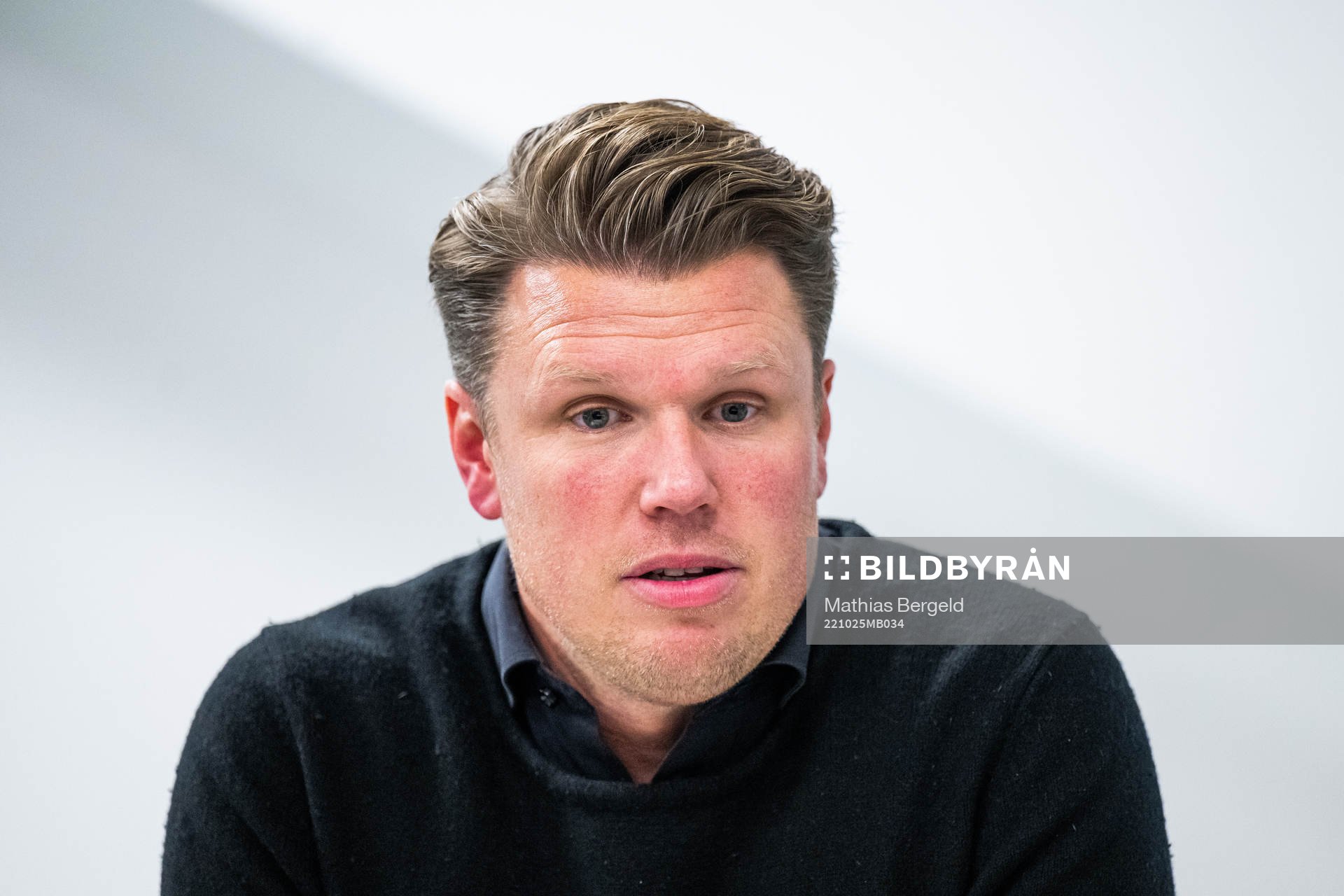 Örebros tränare Christian Järdler på presskonferensen efter fotbollsmatchen i Superettan mellan Halmstad och Örebro den 25 oktober 2022 i Halmstad.