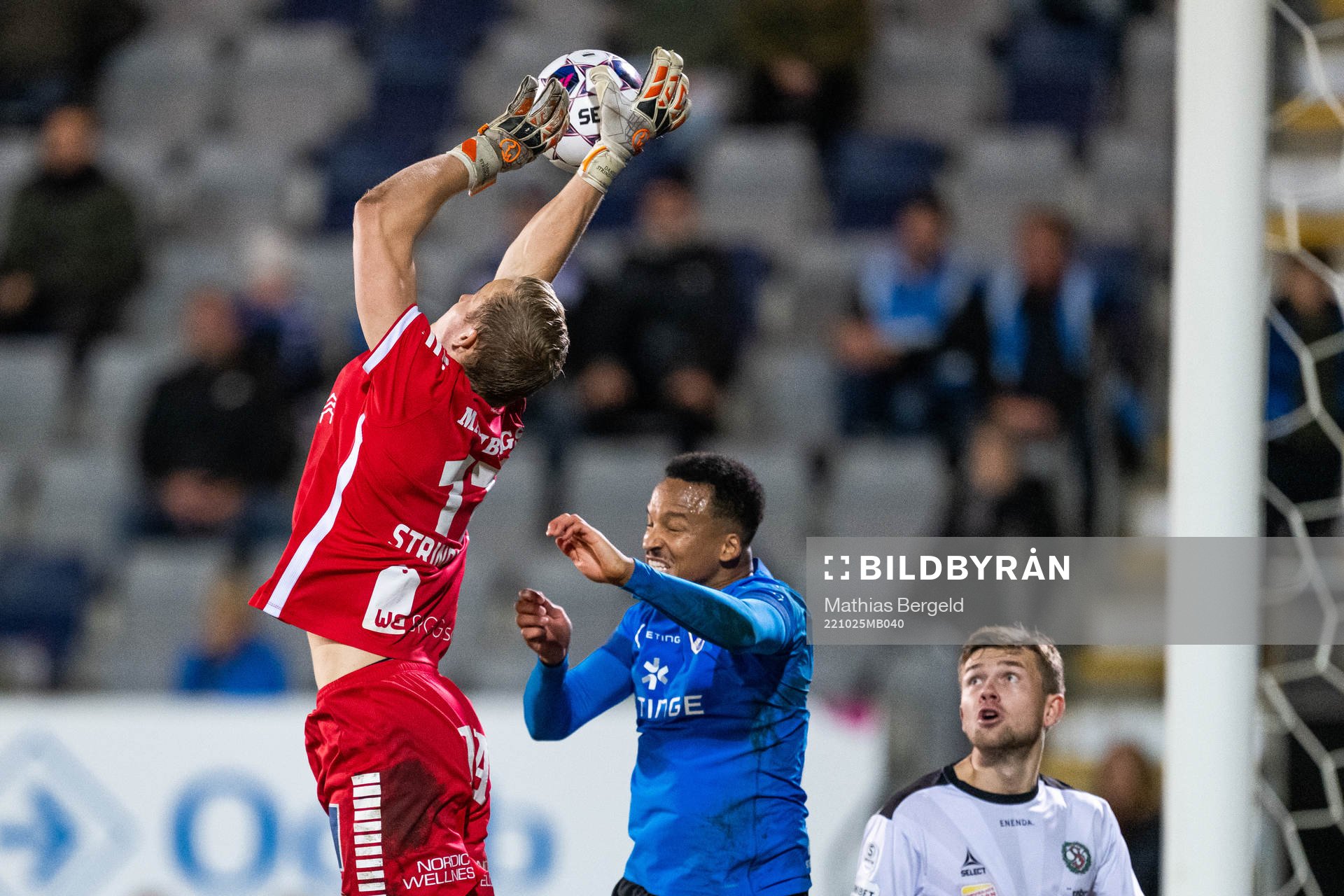 Örebros målvakt Daniel Strindholm och Halmstads Marcus