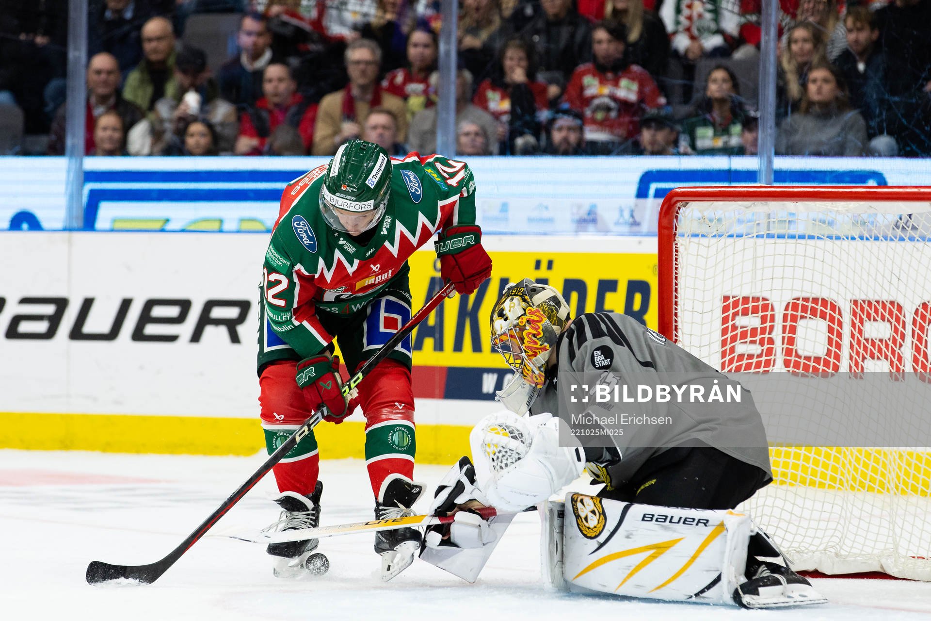 Frölundas Max Friberg och Brynäs målvakt Veini
