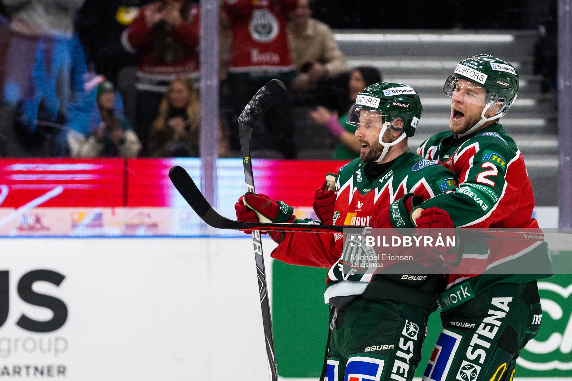 Frölundas Jan Mursak jublar med Christian Folin