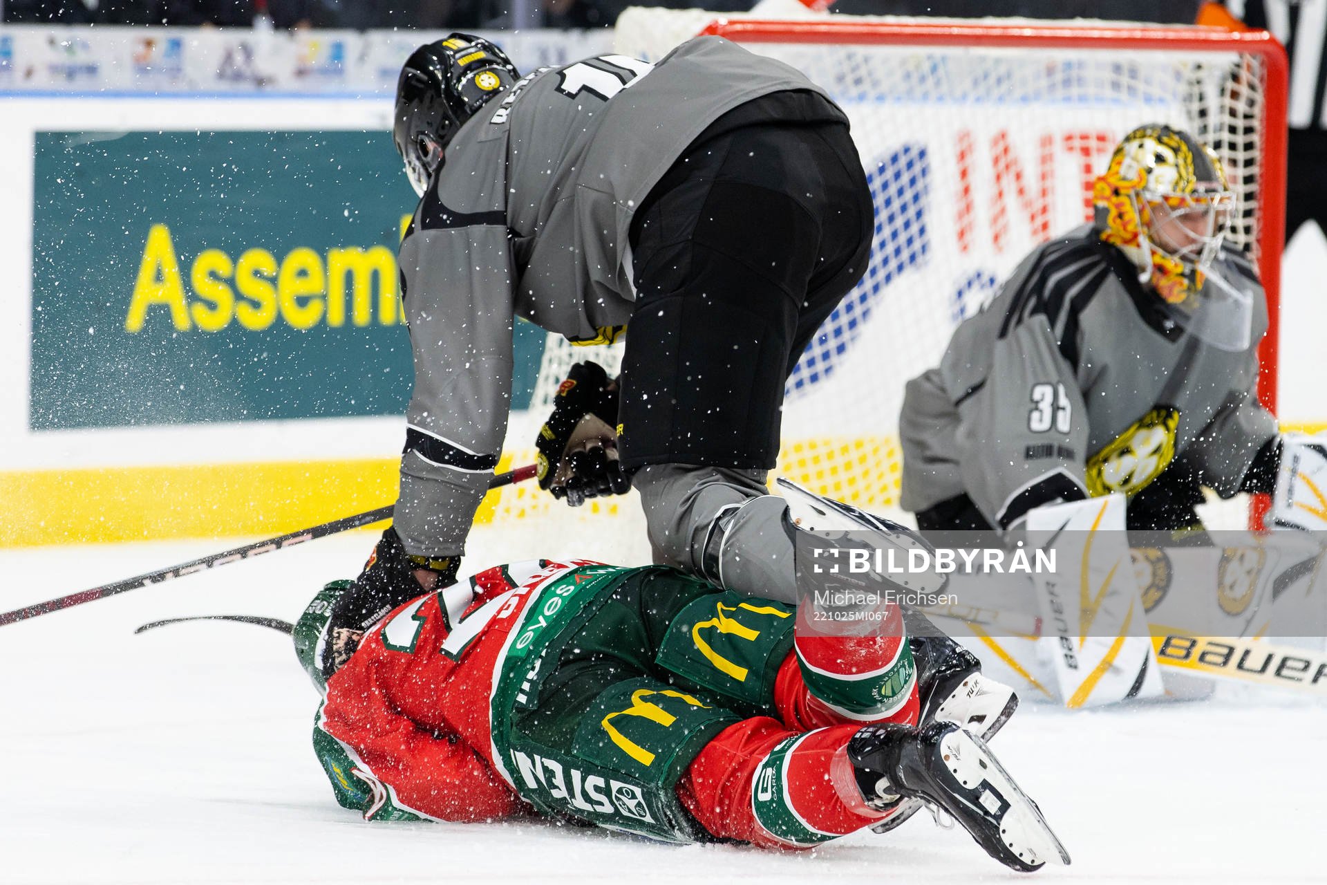 Brynäs Simon Bertilsson och Frölundas Anthony Greco