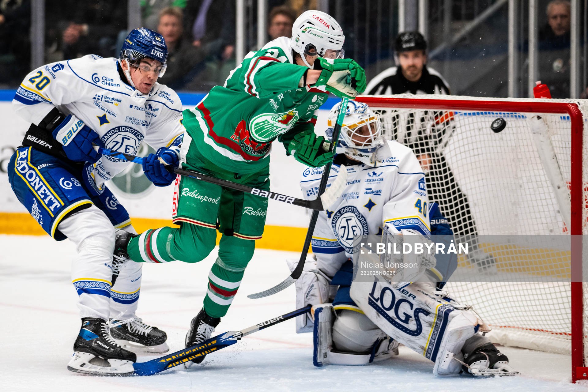 Rögles Marco Kasper gör 2-1 bakom Leksands målvakt
