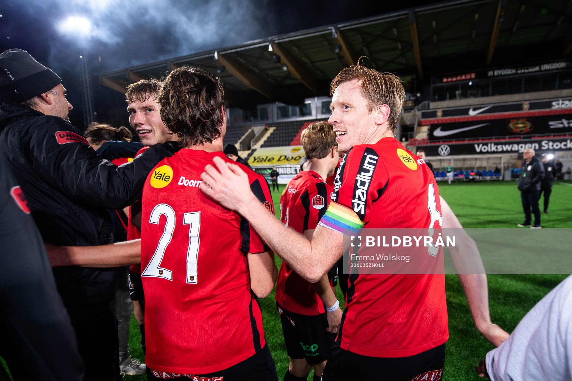 Brommapojkarnas Gustav Sandberg Magnusson jublar