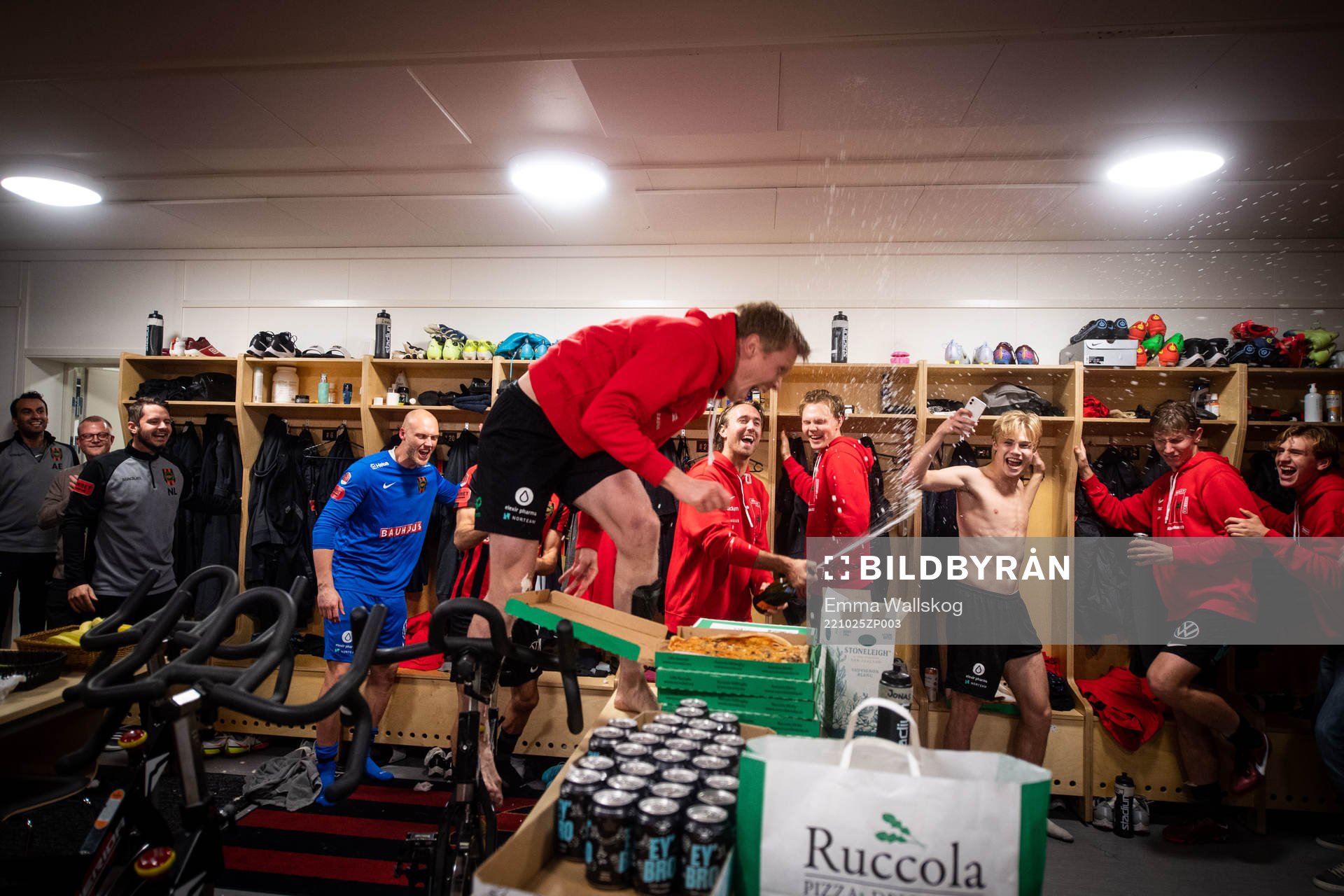 Brommapojkarnas Gustav Sandberg Magnusson jublar med