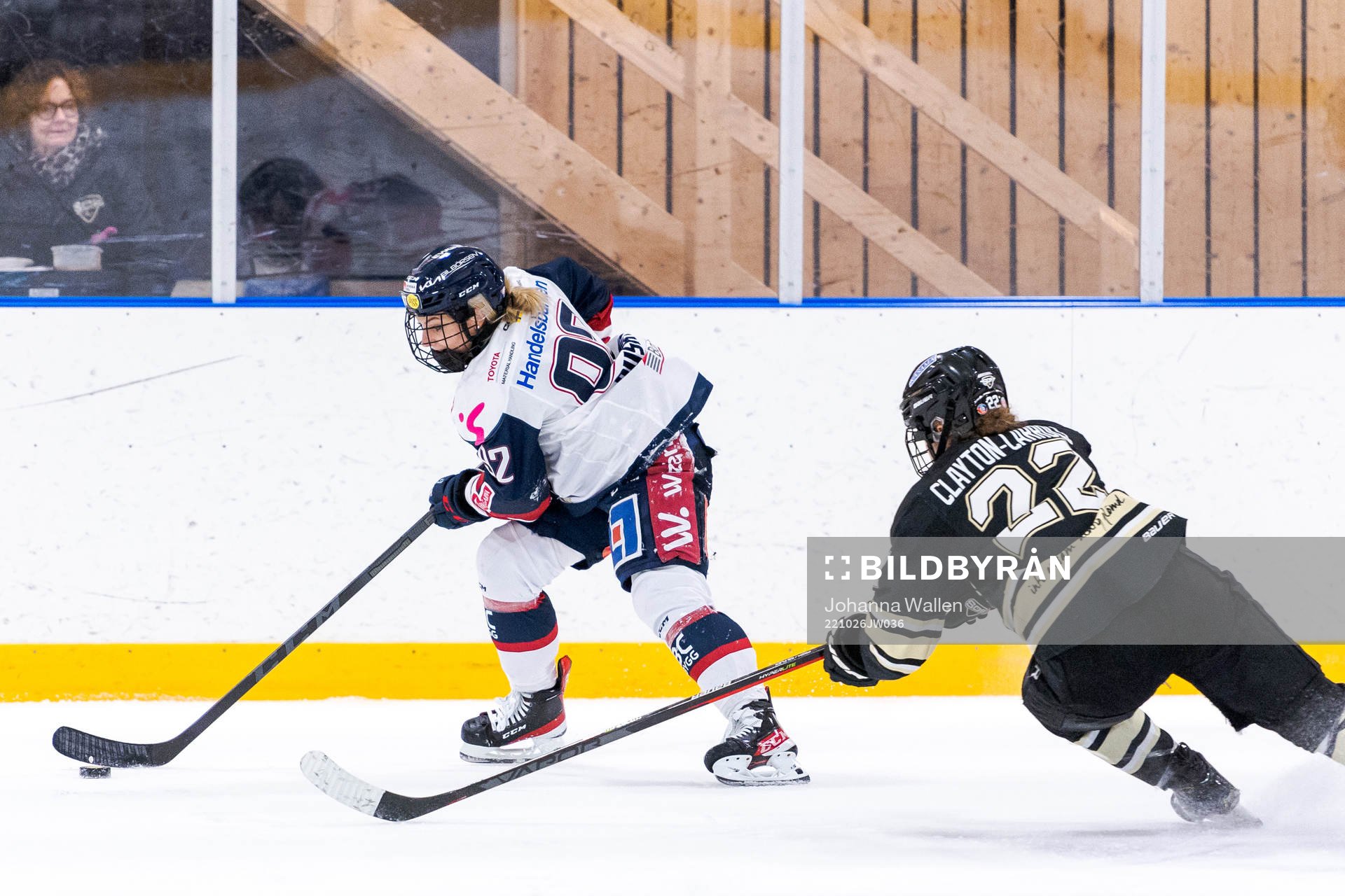 Linköpings Mallory Rushton och SDEs Hannah Clayton Carroll