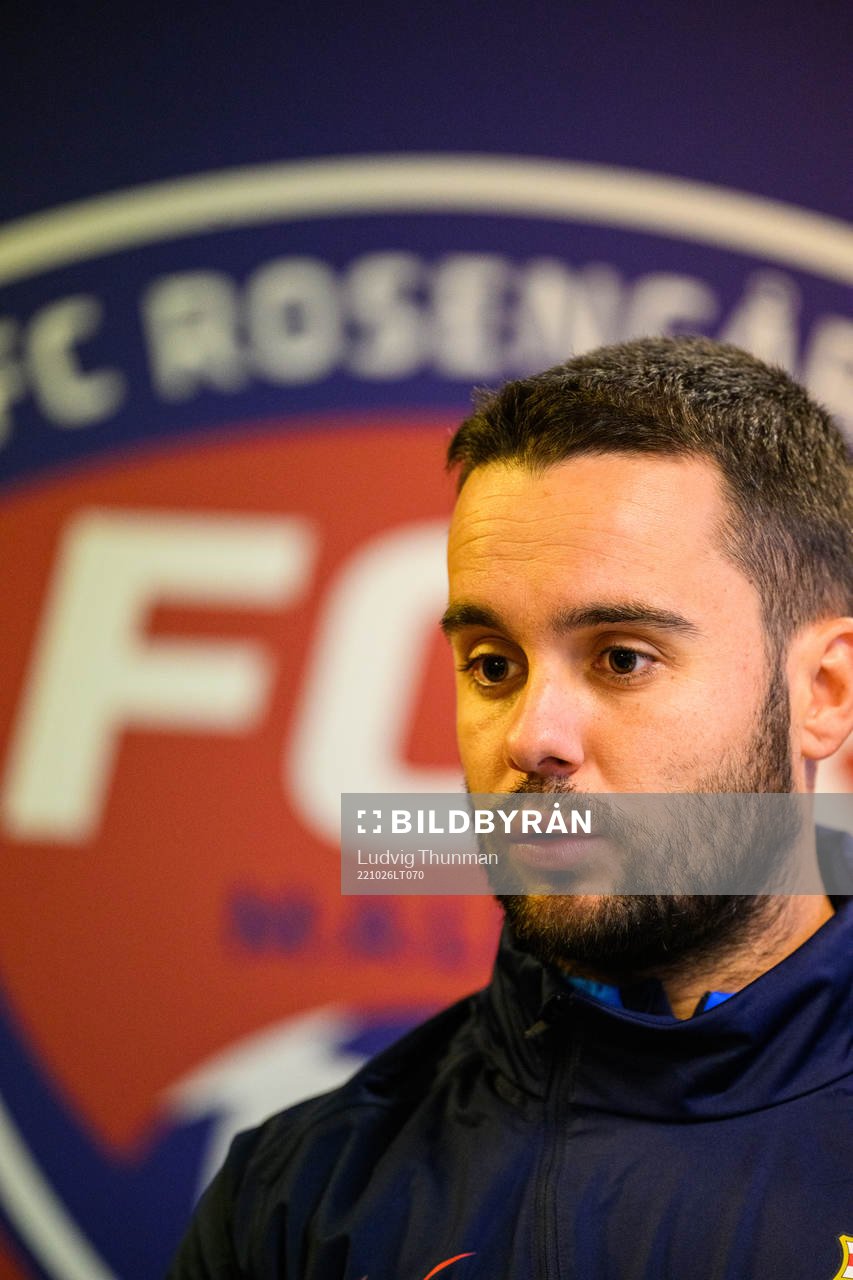 Head coach Jonatan Giraldez