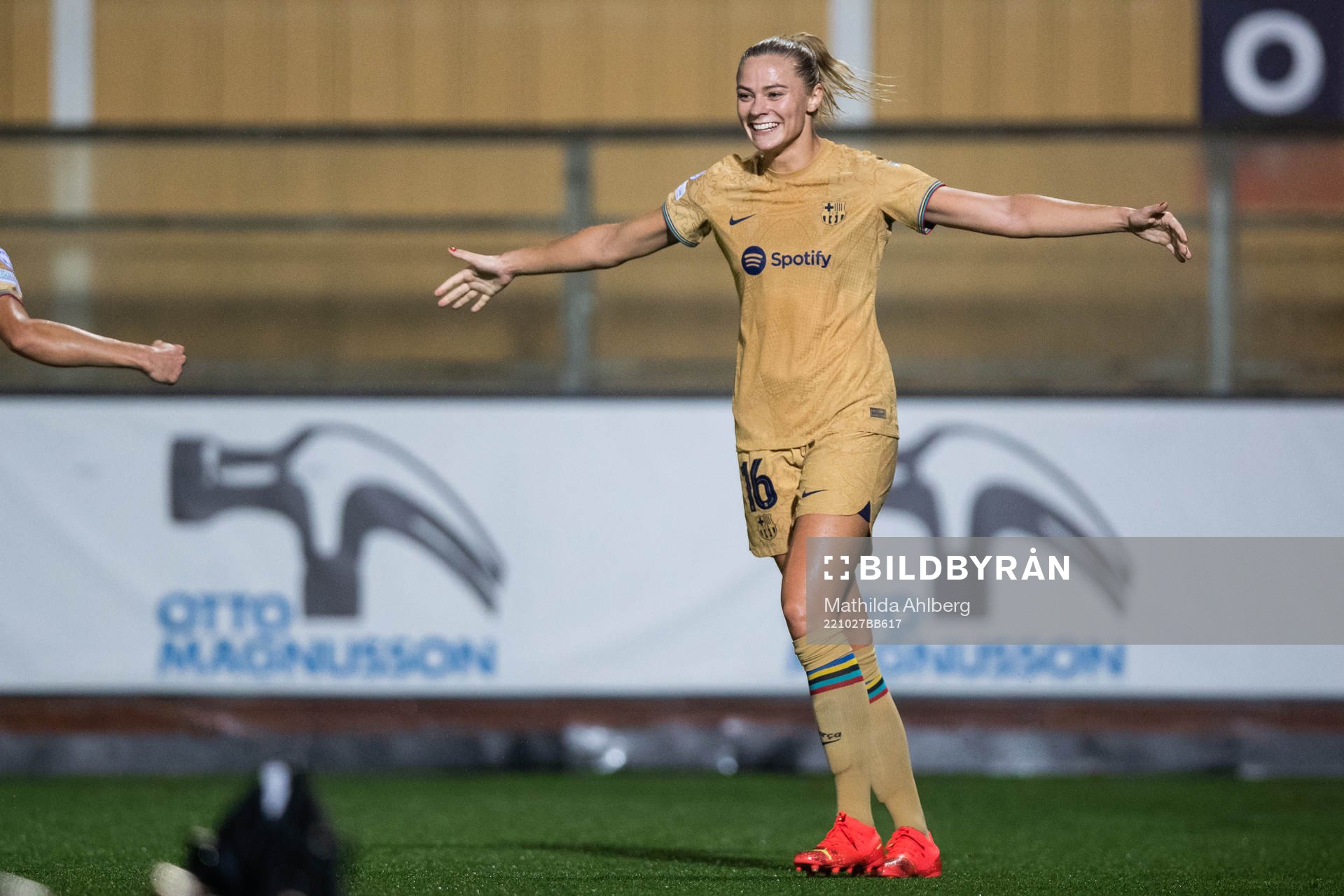 Fridolina Rolfö of Barcelona celebrates