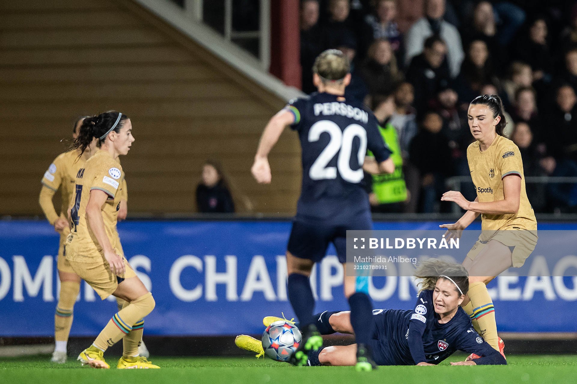 Loreta Kullashi of FC Rosengård and Ingrid Syrstad Engen