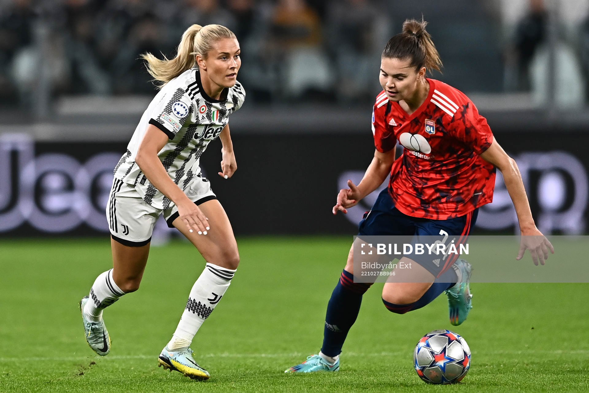 Amanda Nilden of Juventus and Signe Bruun of Lyon