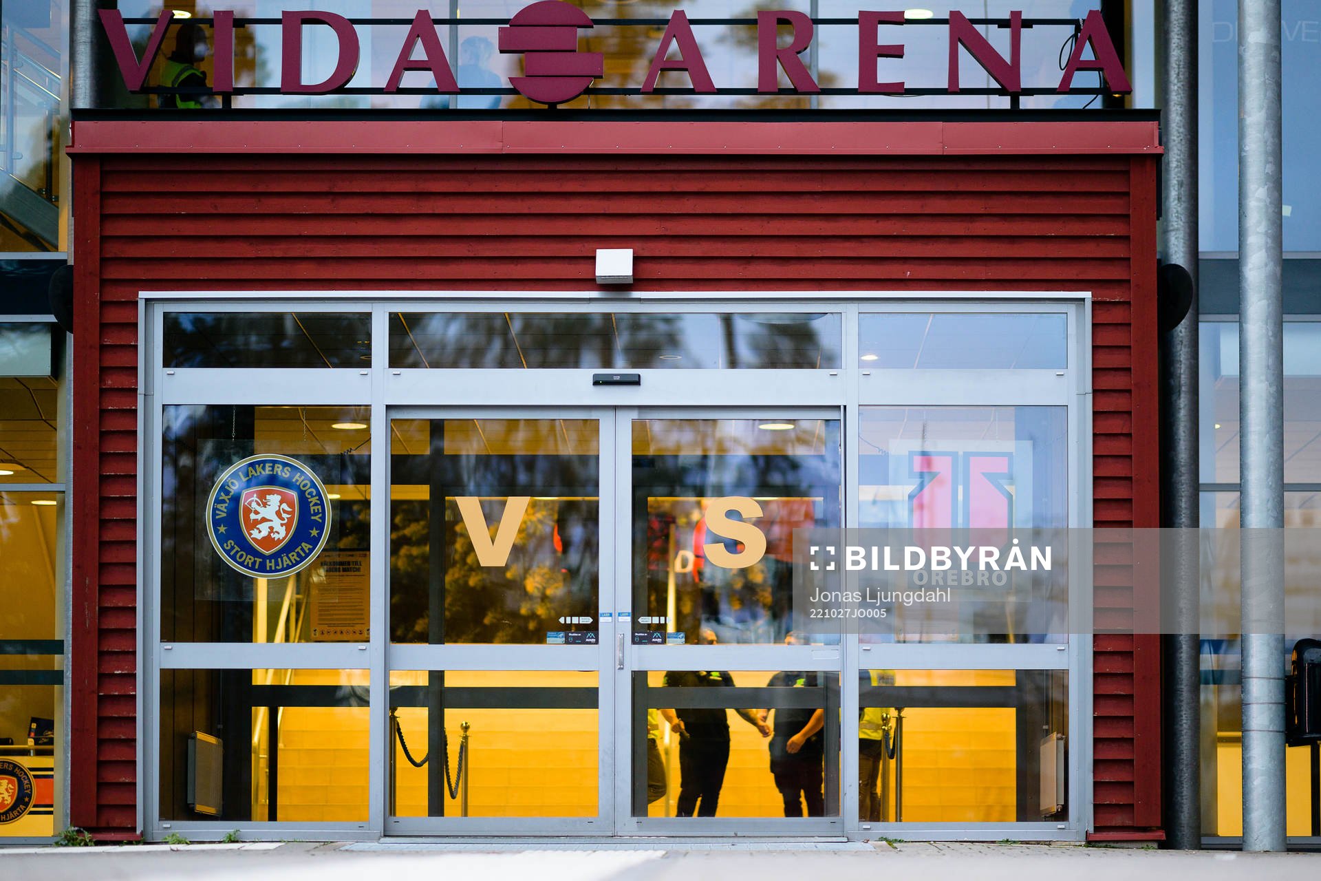 Huvudentré till Vida arena före ishockeymatchen i SHL