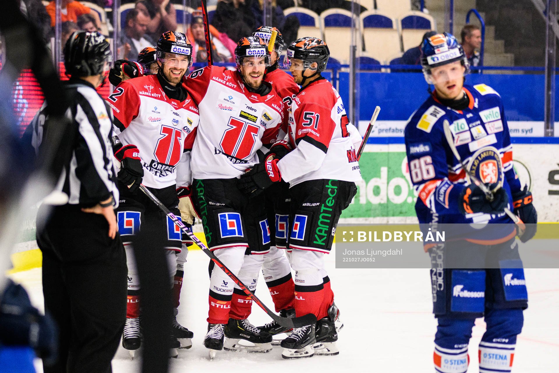Örebros Emil Larsson jublar