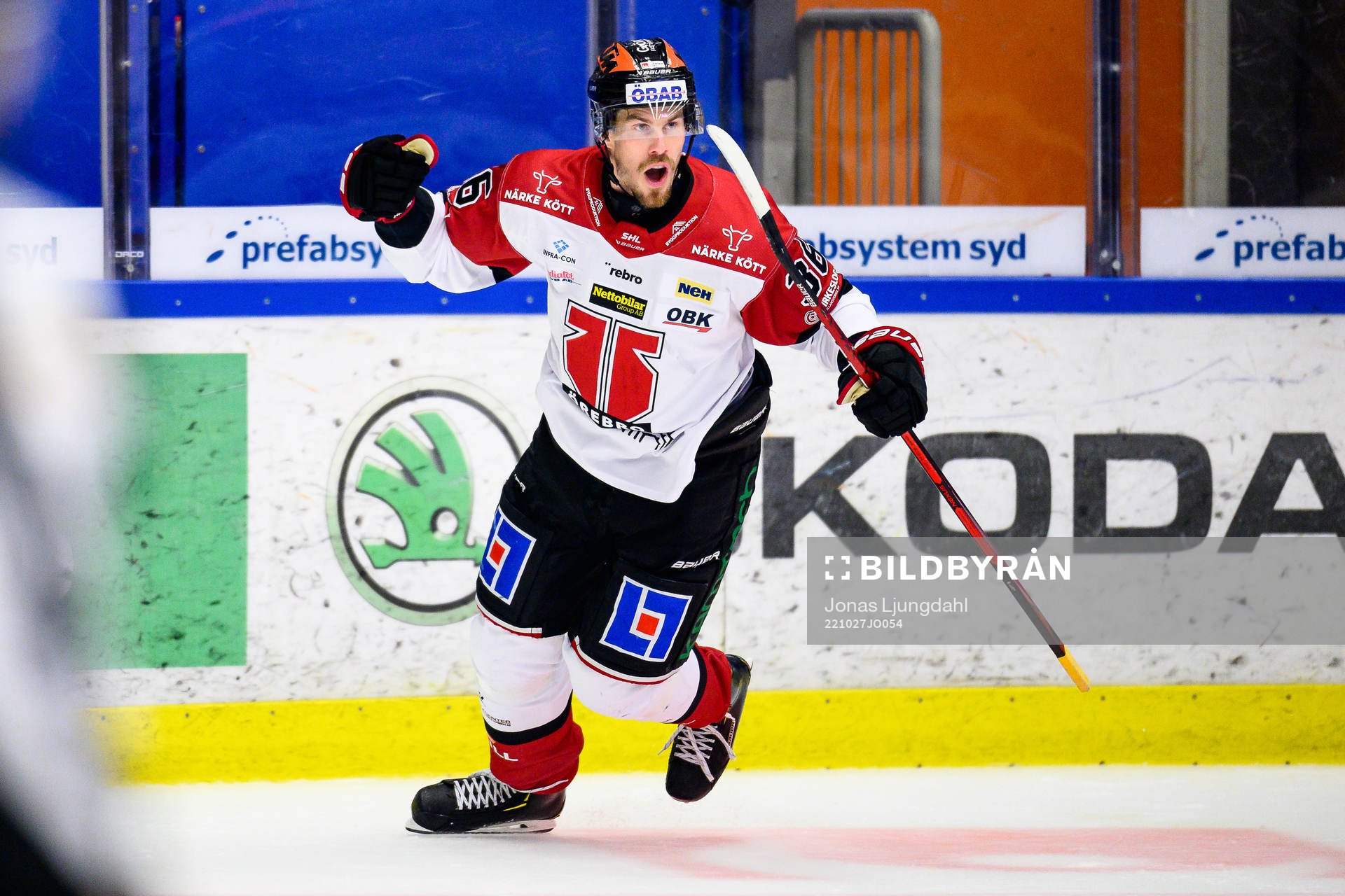 Örebros Emil Larsson jublar