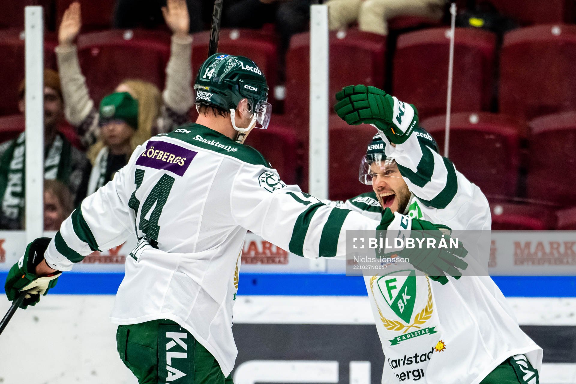 Färjestads Victor Ejdsell  och Theodor Lennström  jublar