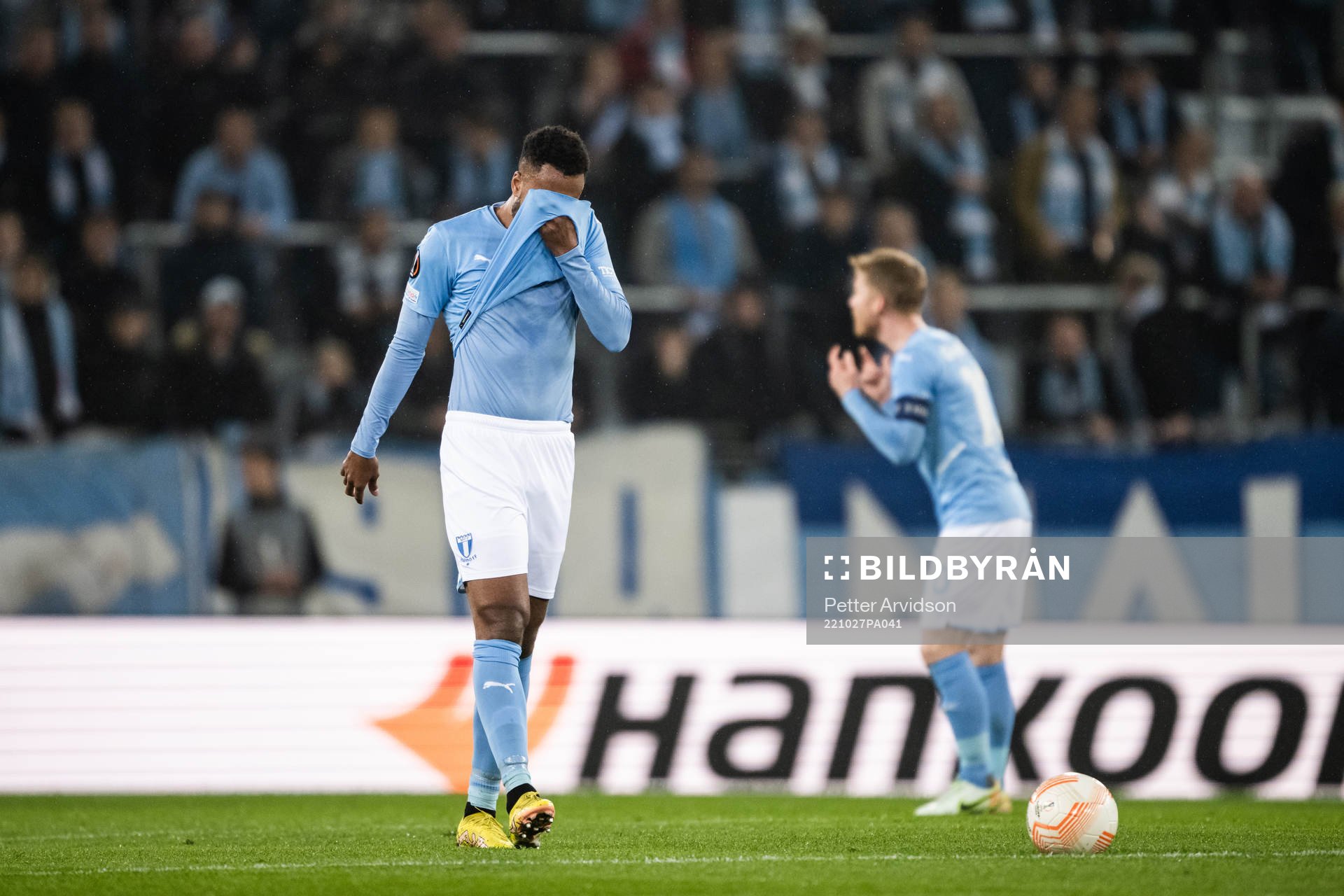 Isaac Kiese Thelin of Malmö looks dejected