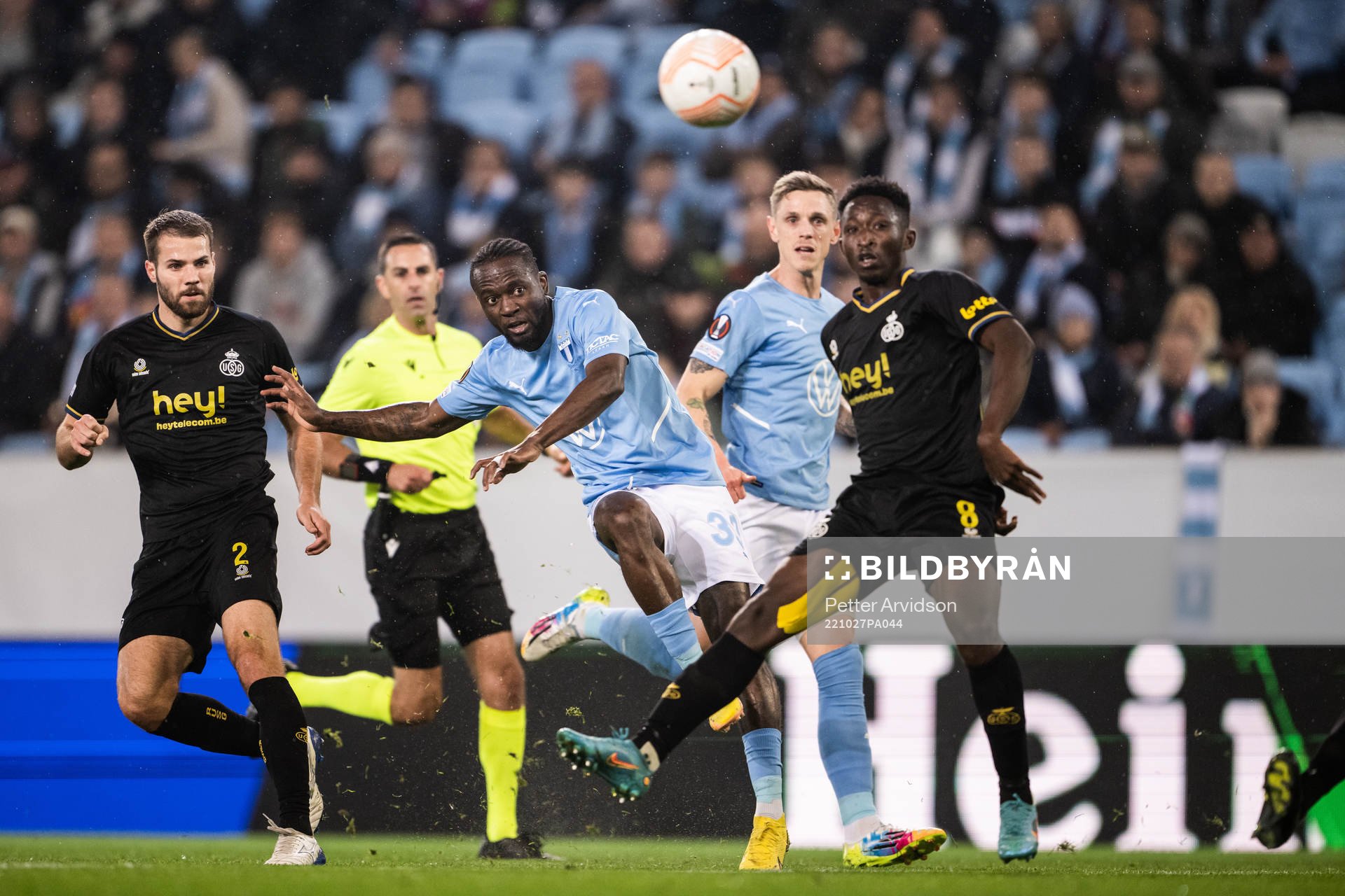 Mohammed Buya Turay and Søren Rieks of Malmö against Bart