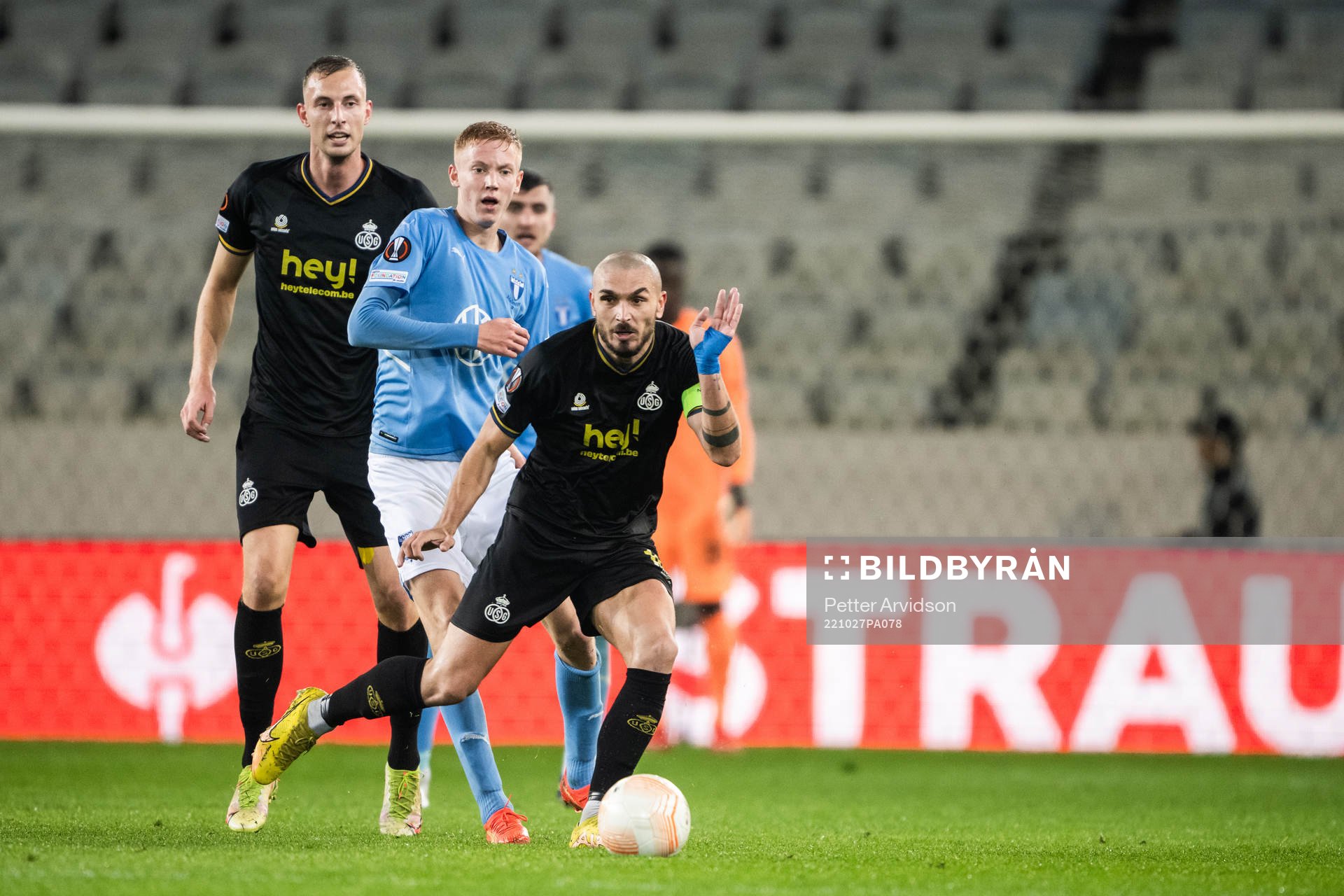 Gustaf Nilsson and Teddy Teuma of Union SG against Hugo