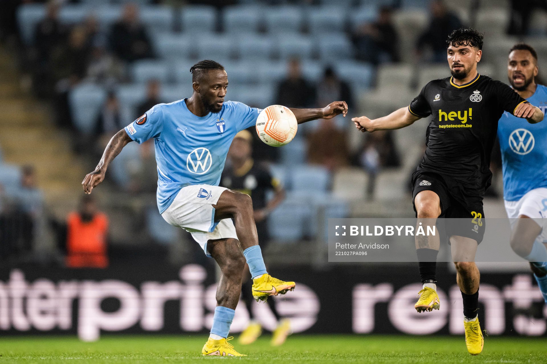 Mohammed Buya Turay of Malmö and Cameron Puertas of Union