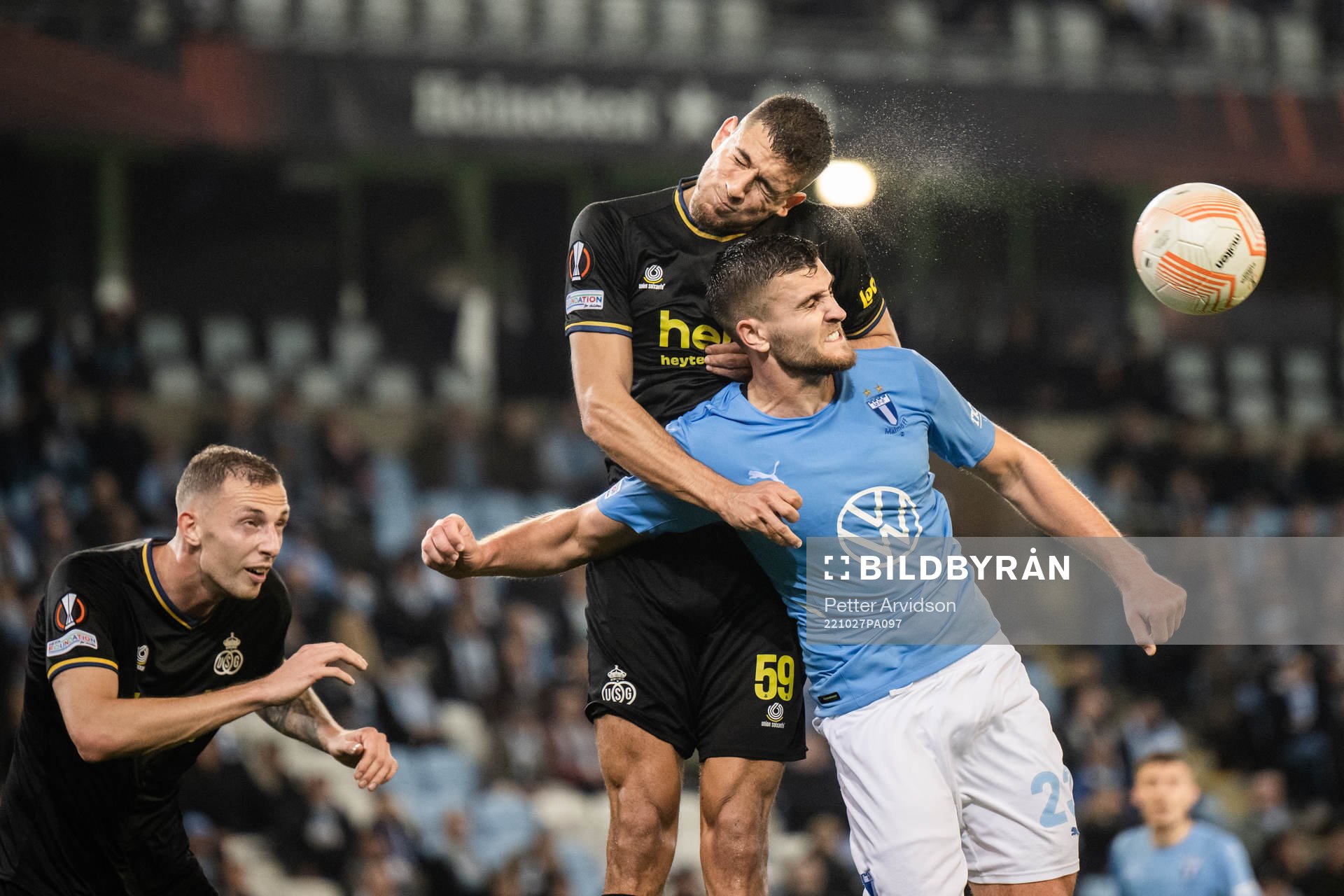 Ismael Kandouss of Union SG and Matěj Chalus of Malmö