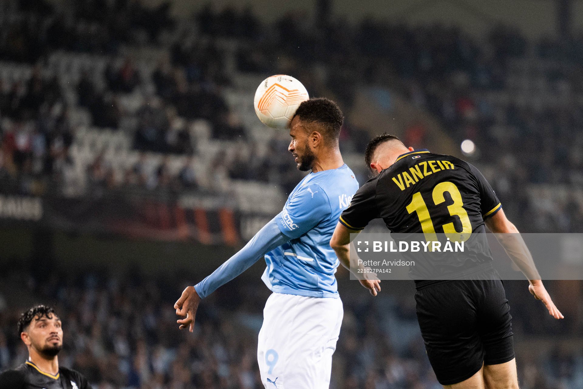 Isaac Kiese Thelin of Malmö and Dante Vanzeir of Union SG