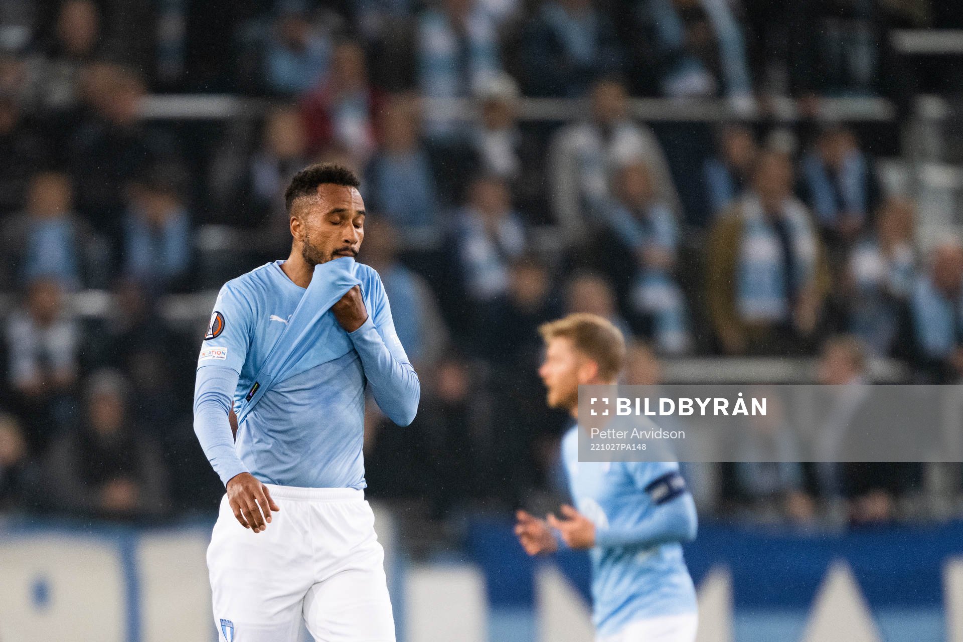 Isaac Kiese Thelin of Malmö looks dejected