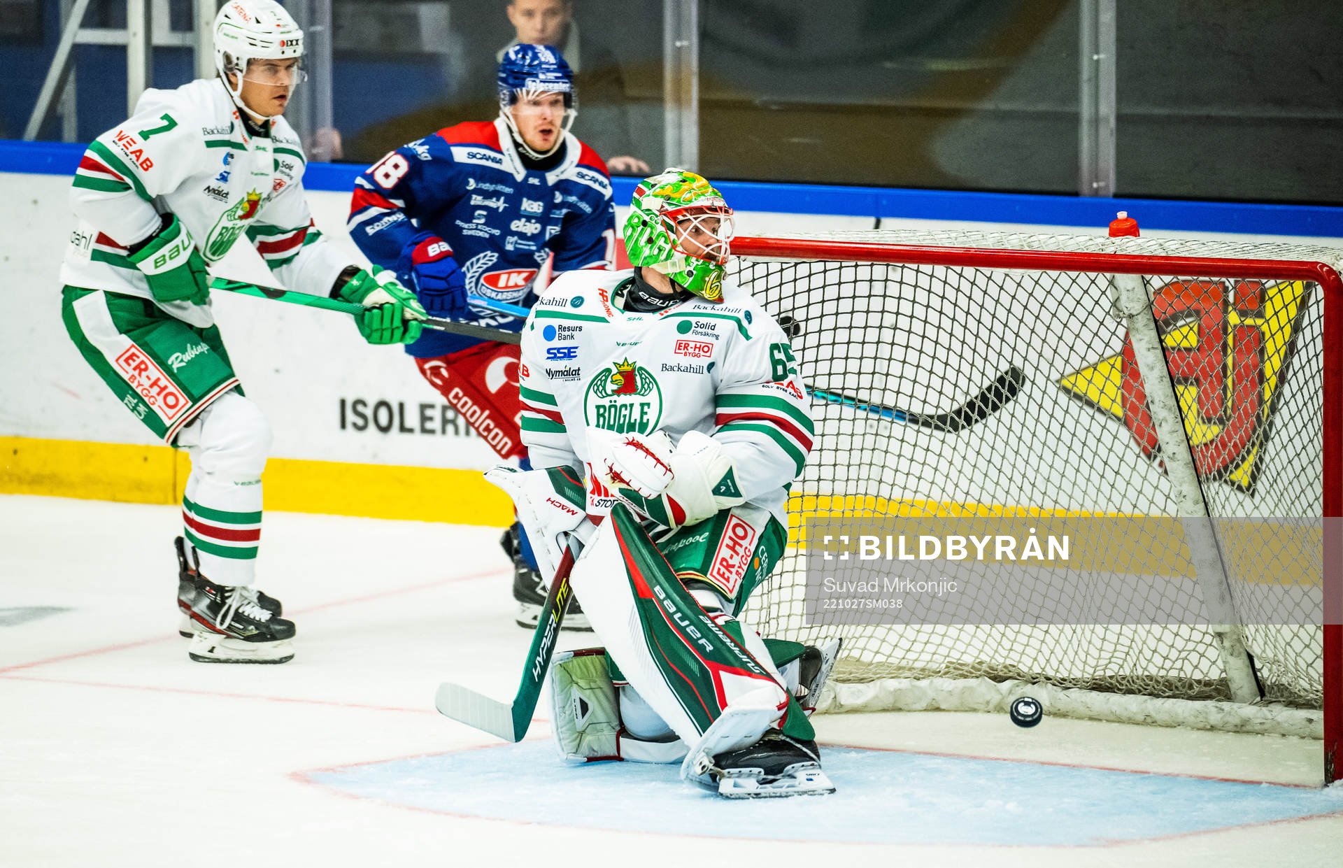 Oskarshamns Ahti Oksanen (ej i bild) gör 2-3 bakom Rögles