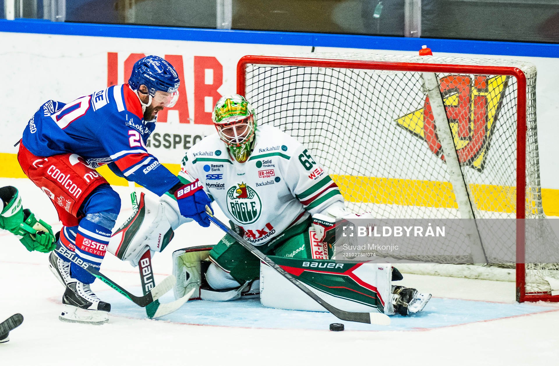 Oskarshamns Hynek Zohorna och Rögles målvakt Christoffer