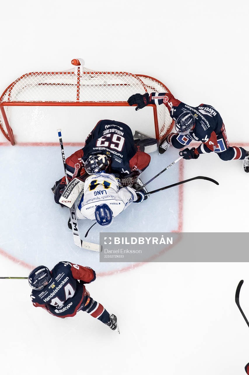 Leksands Oskar Lang och Linköpings målvakt Marcus Högberg