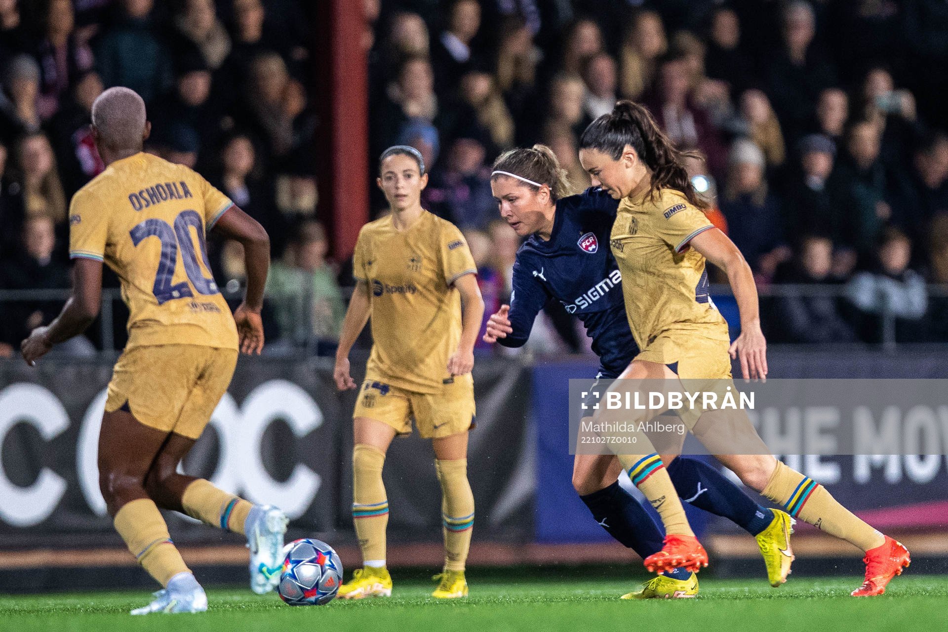 Loreta Kullashi of FC Rosengård and Ingrid Syrstad Engen