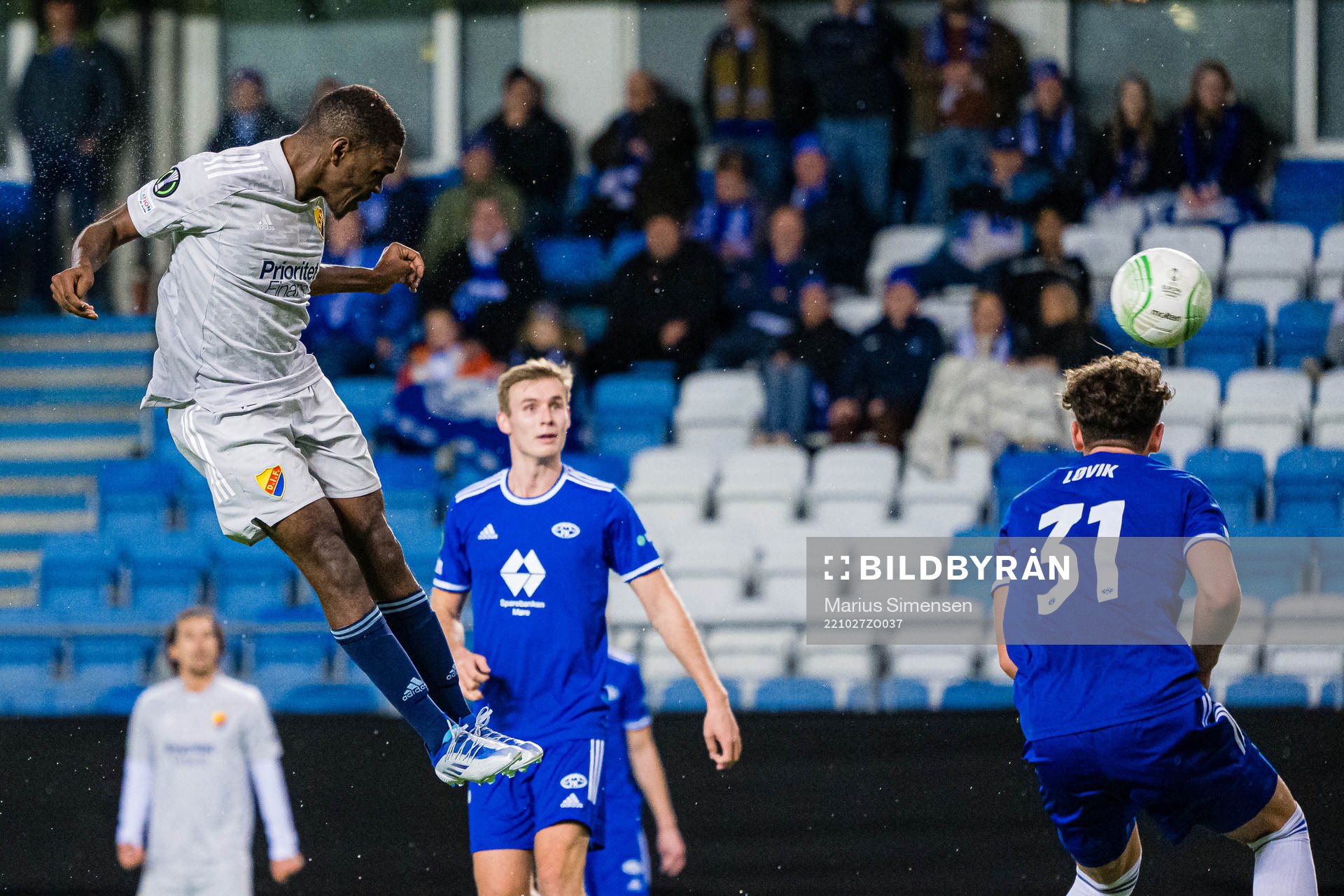 Joel Asoro of Djurgården scoring the 2-2 goal