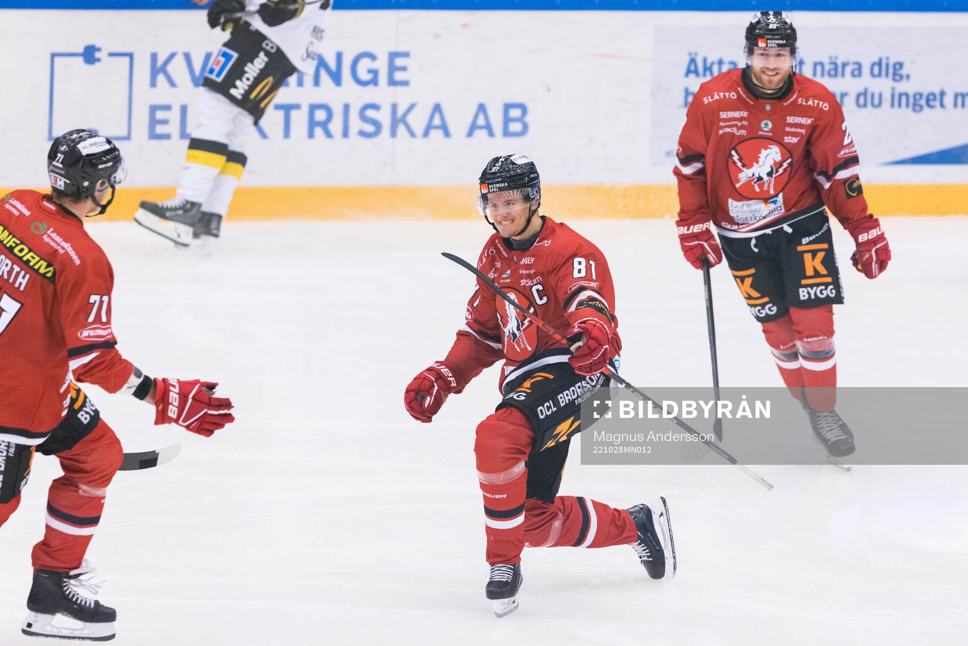 Vita Hästens Eric Borg jublar