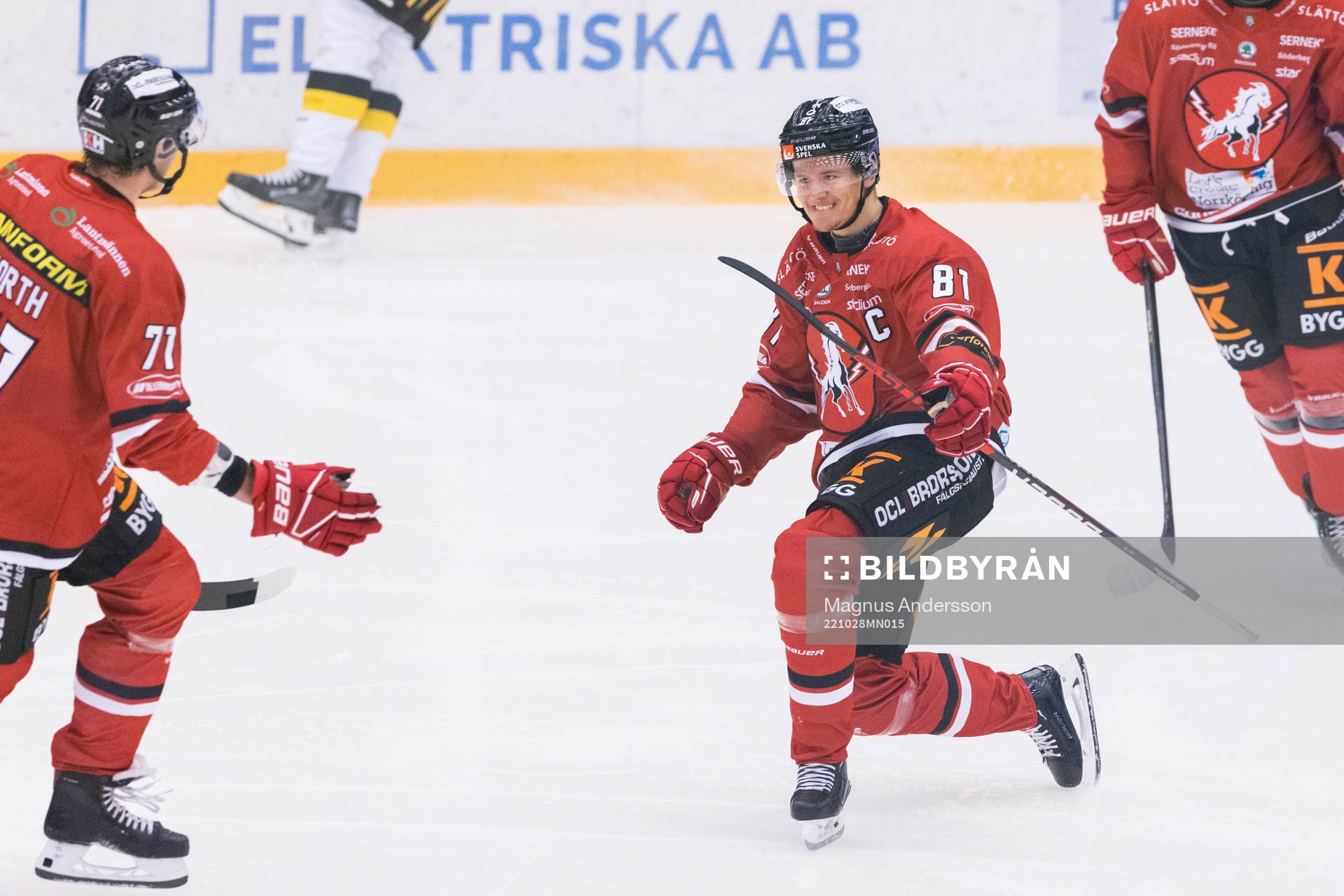 Vita Hästens Eric Borg jublar