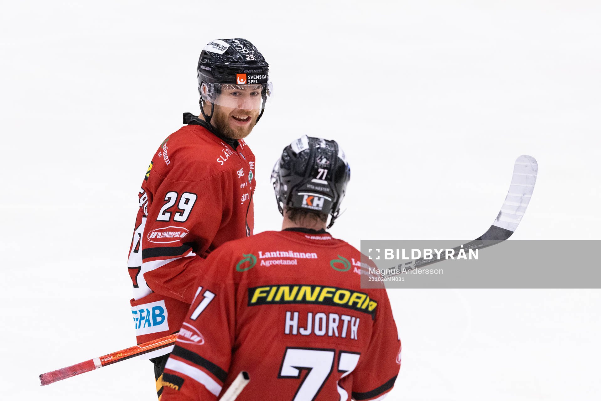 Vita Hästens Jakob Stridsberg jublar