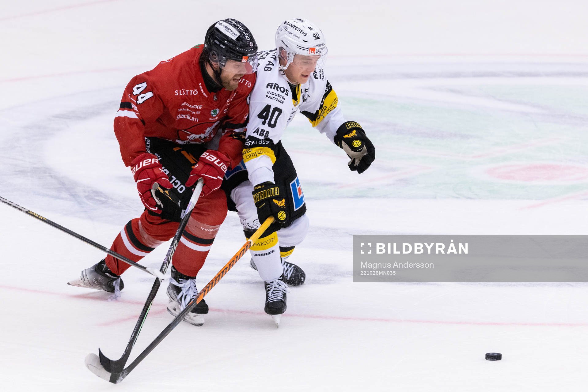 Vita Hästens Erik Ullman och Västerås Isak Skedung