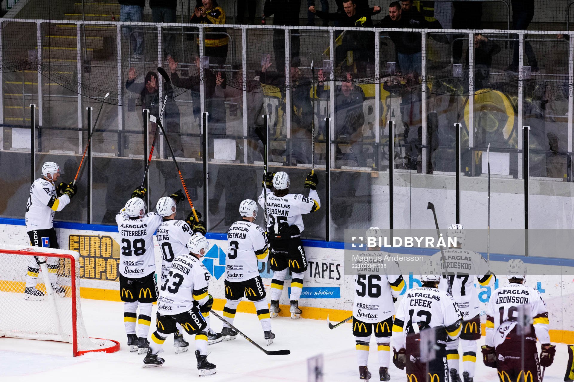 Västerås spelare jublar