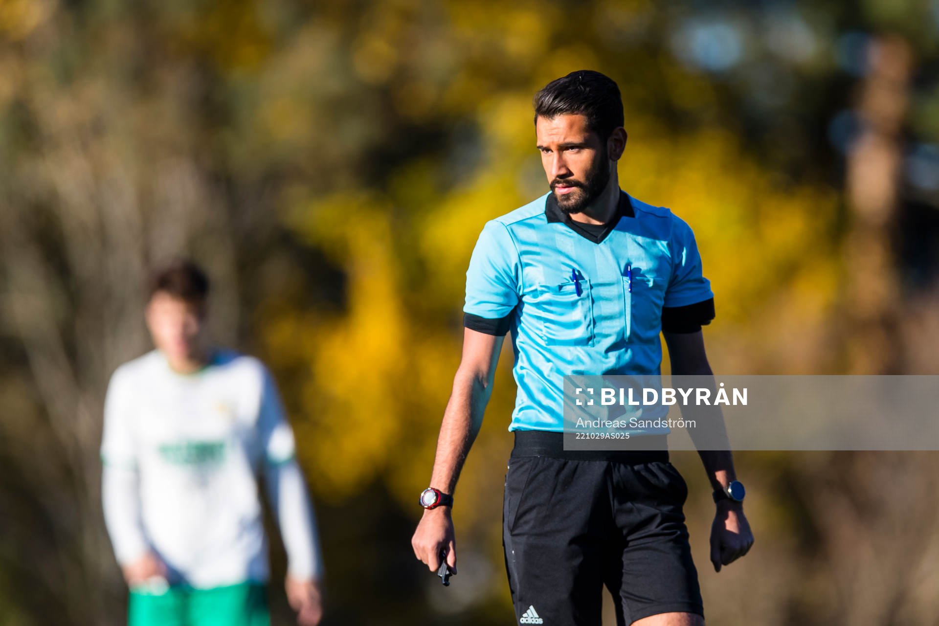 domare Fawad Rahimi under fotbollsmatchen i P19 Allsvenskan mellan Hammarby och Sirius den 29 oktober 2022 i Stockholm. 