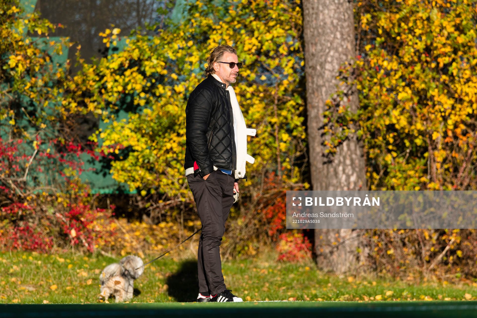 Hammarbys sportchef, Jesper Jansson följer spelet