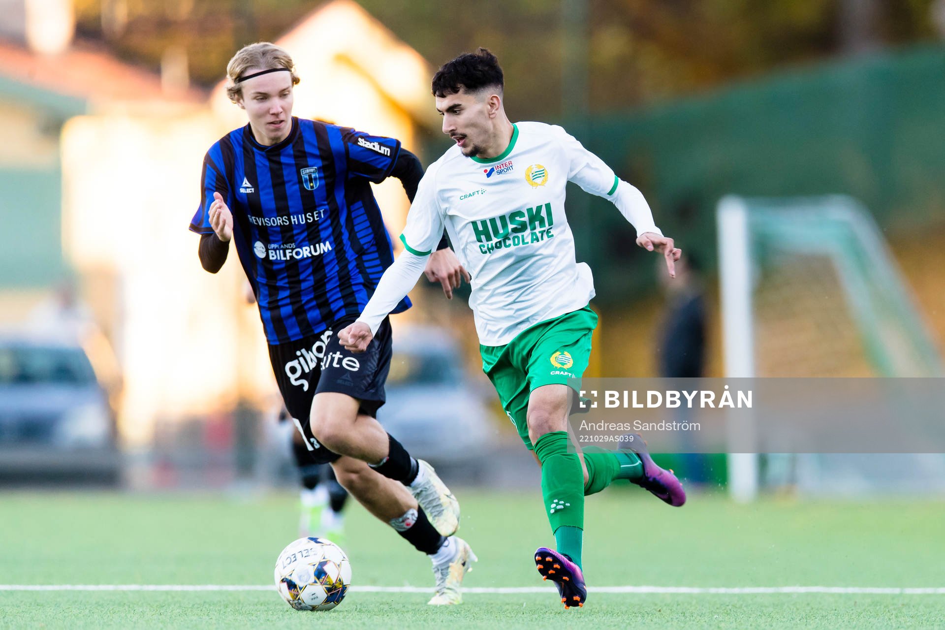 Hammarbys Elias Mohammad jagas av Sirius  Viktor Danielsson