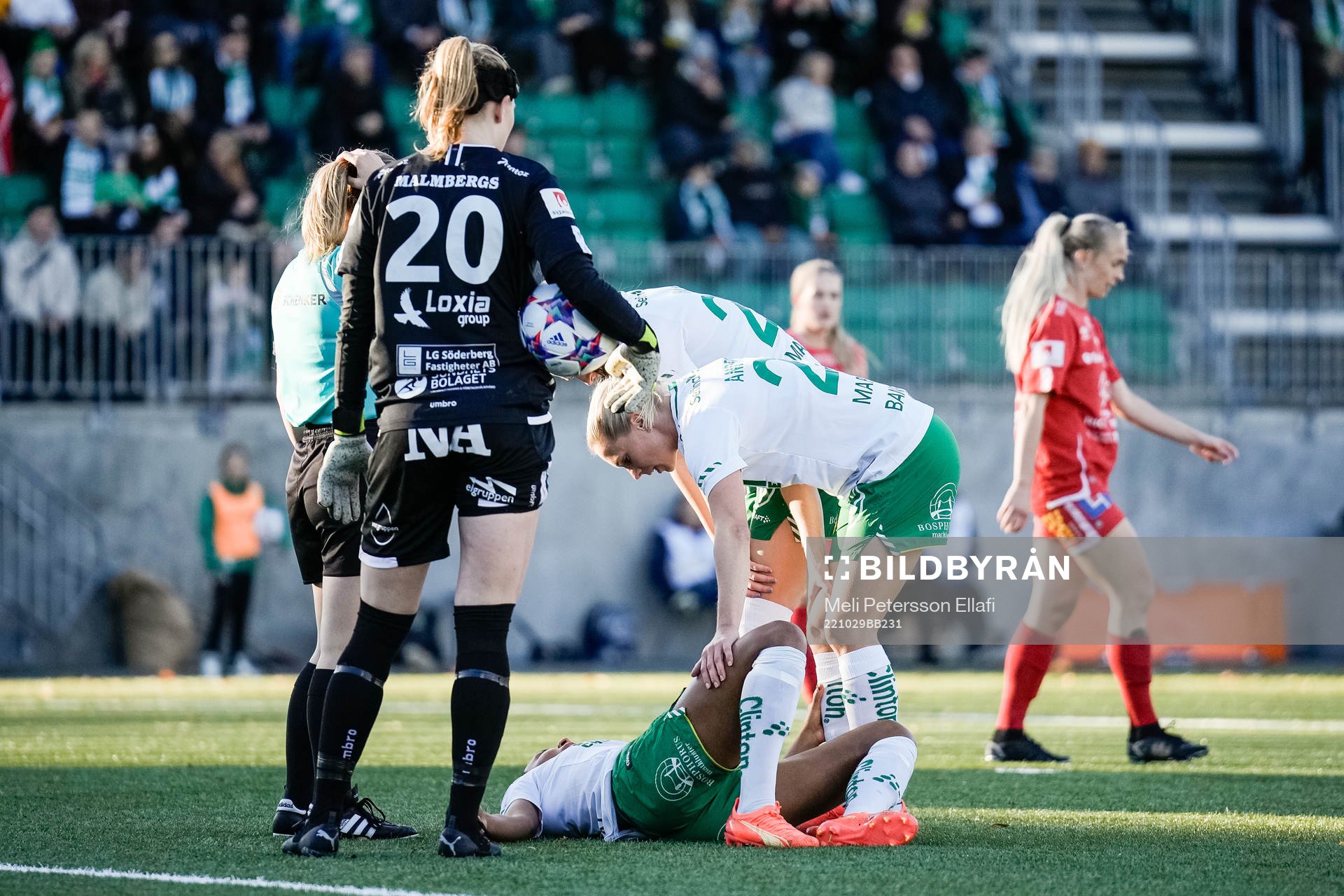 Hammarbys Madelen Janogy har ont