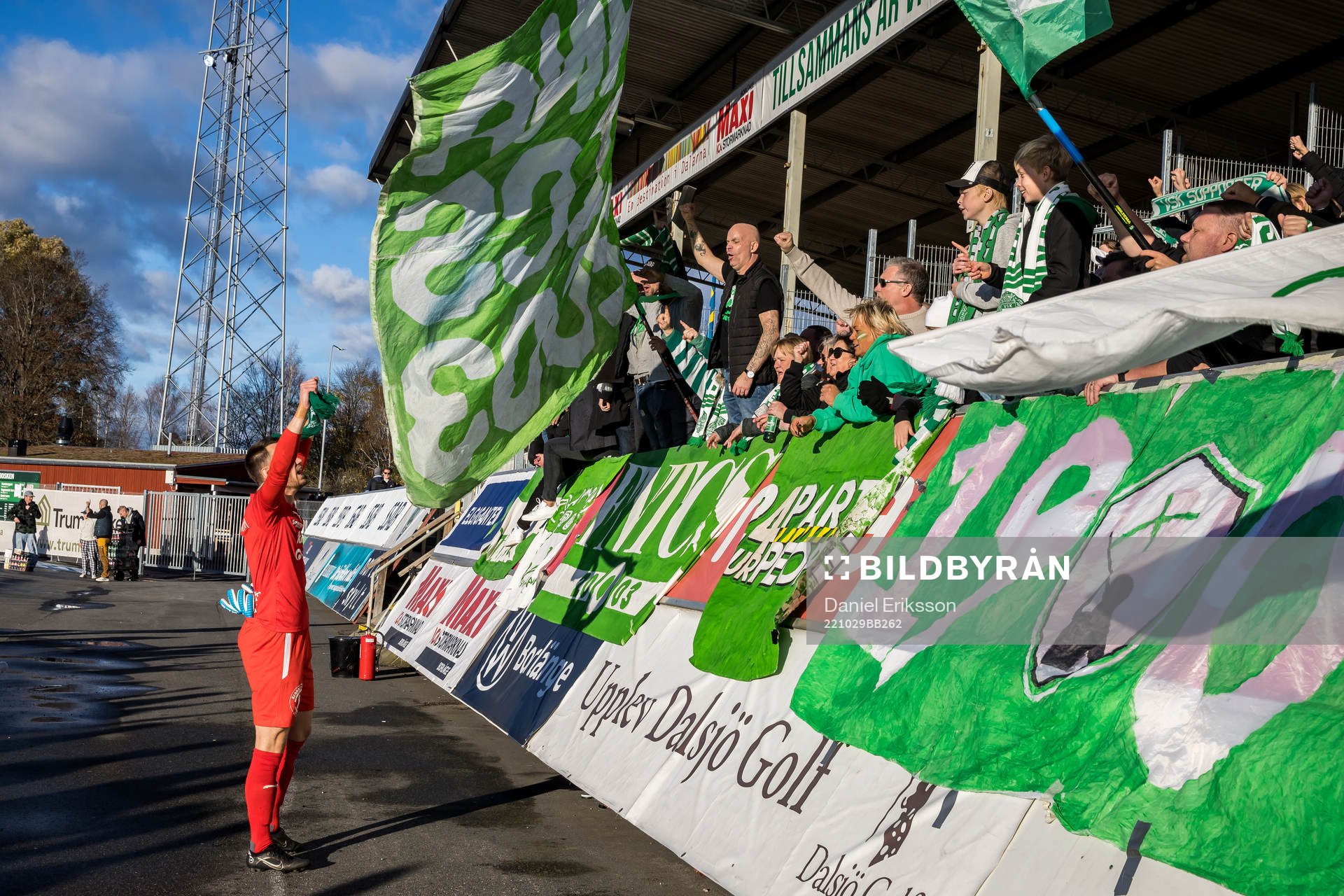 Västerås SKs målvakt Anton Fagerström jublar
